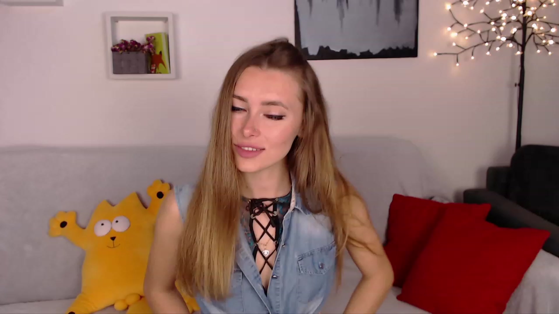 Gallery image thumbnail from SimonsWife's myfreecams stream on, 04/26/2023, 16:13 image 14 of 20