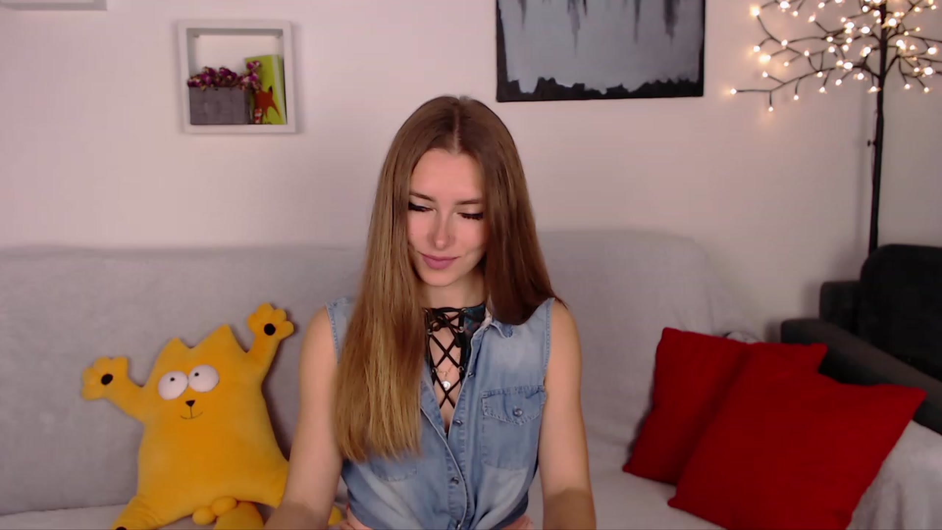 Gallery image thumbnail from SimonsWife's myfreecams stream on, 04/26/2023, 16:13 image 12 of 20