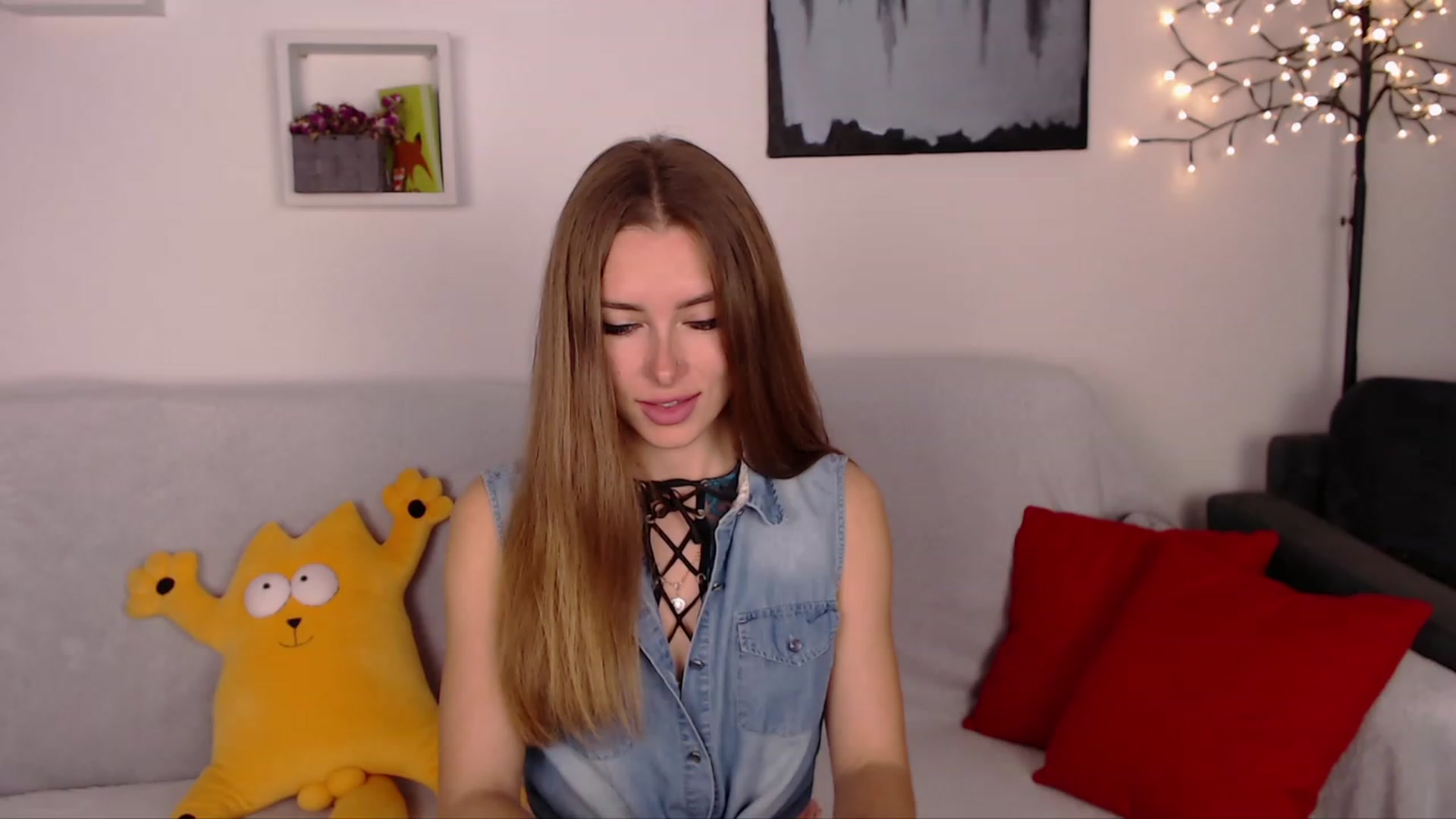 Gallery image thumbnail from SimonsWife's myfreecams stream on, 04/26/2023, 16:13 image 10 of 20