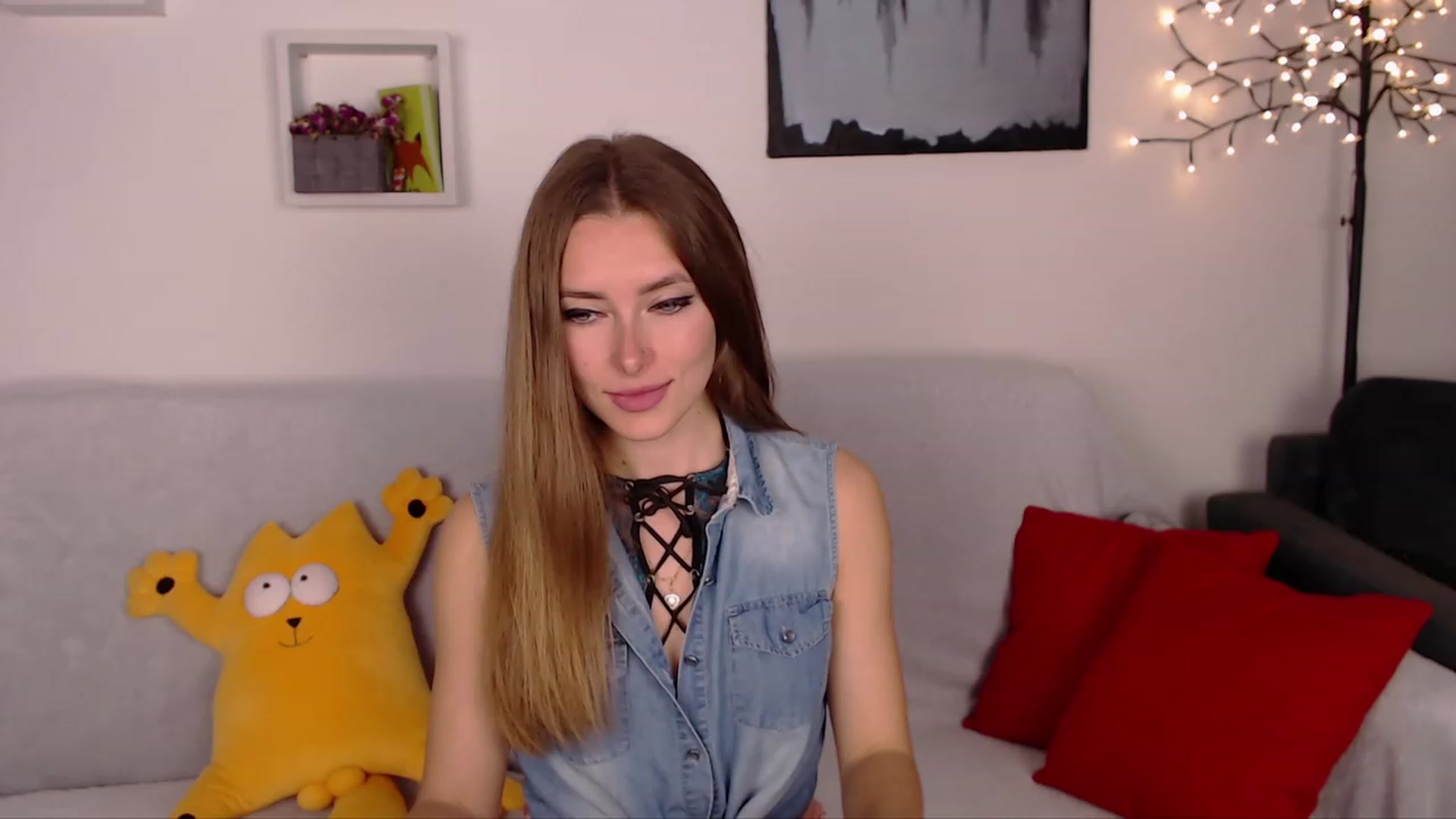 Gallery image thumbnail from SimonsWife's myfreecams stream on, 04/26/2023, 16:13 image 4 of 20