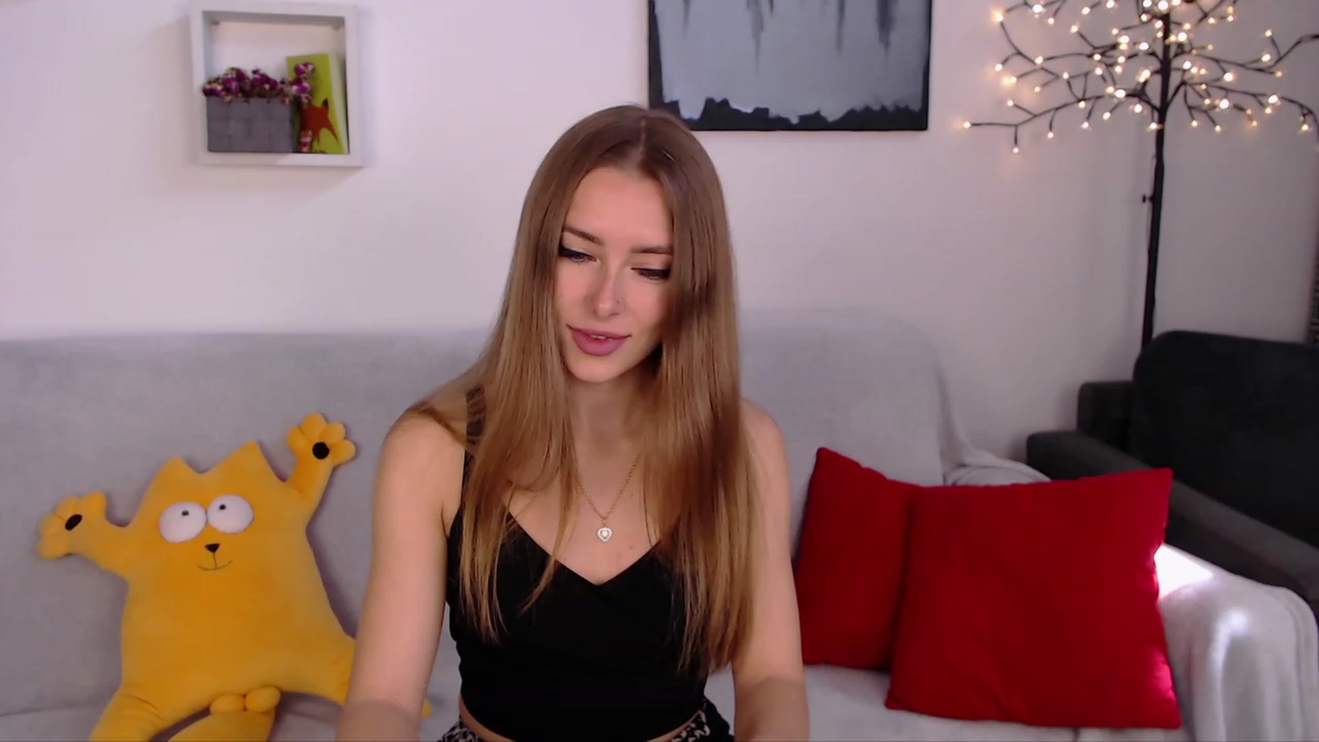 Gallery image thumbnail from SimonsWife's myfreecams stream on, 05/03/2023, 12:14 image 3 of 20