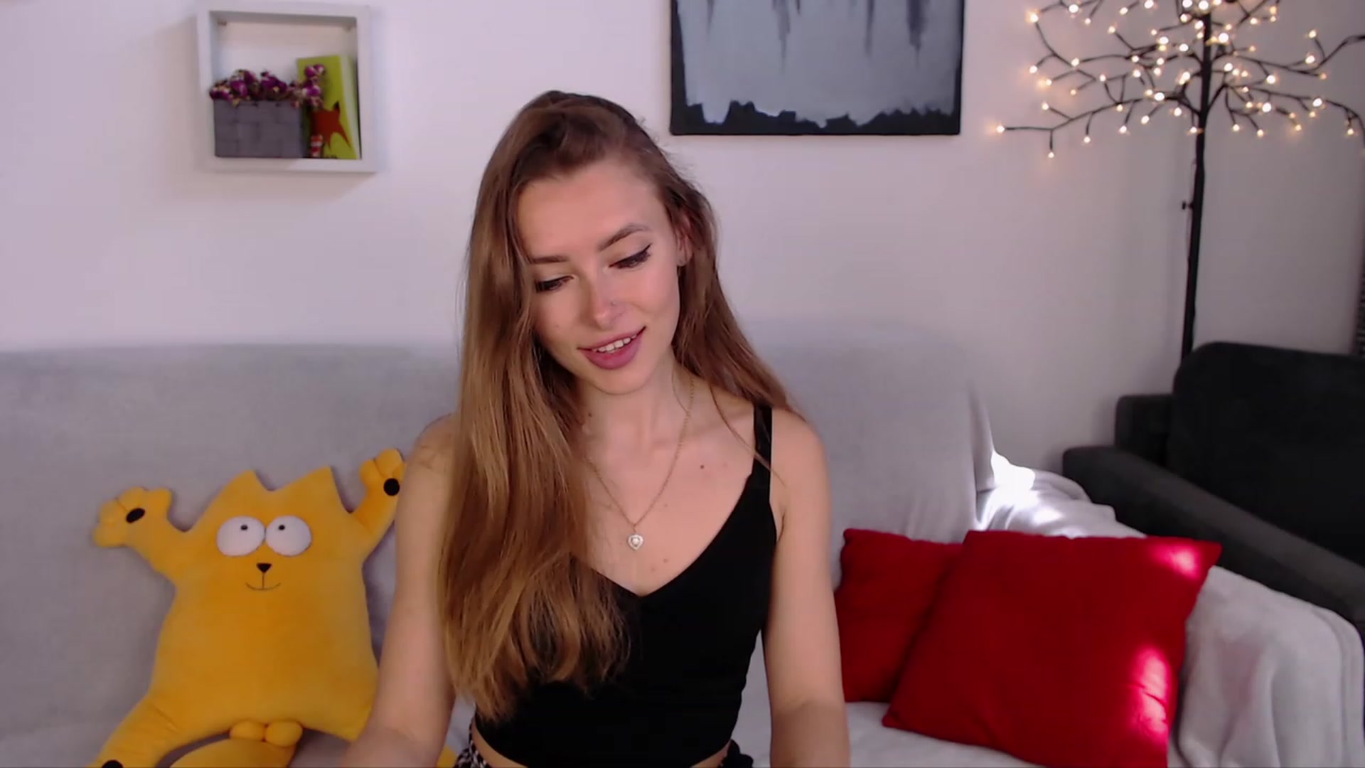 Gallery image thumbnail from SimonsWife's myfreecams stream on, 05/03/2023, 12:14 image 19 of 20