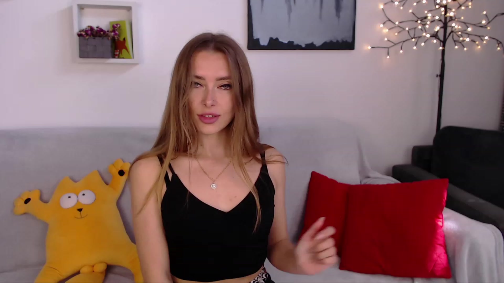 Gallery image thumbnail from SimonsWife's myfreecams stream on, 05/03/2023, 12:14 image 9 of 20