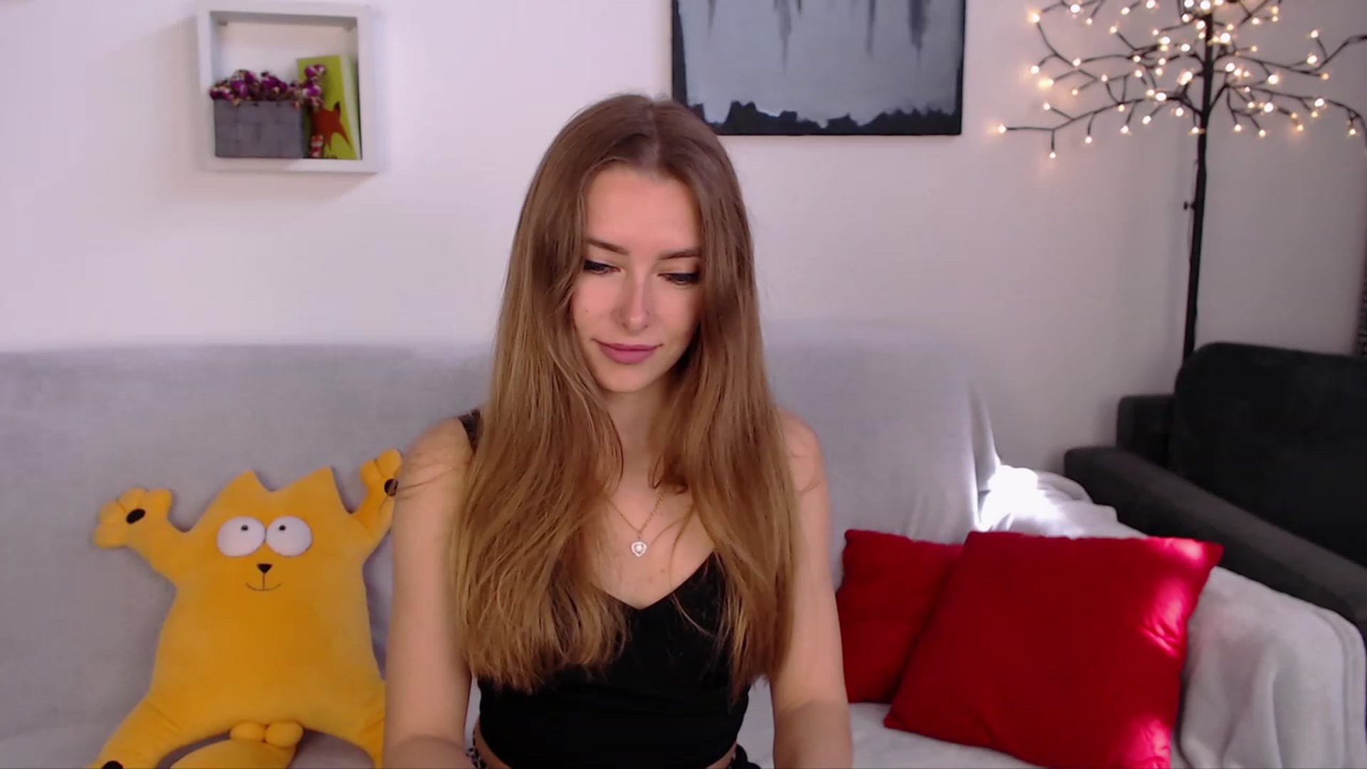 Gallery image thumbnail from SimonsWife's myfreecams stream on, 05/03/2023, 12:14 image 17 of 20