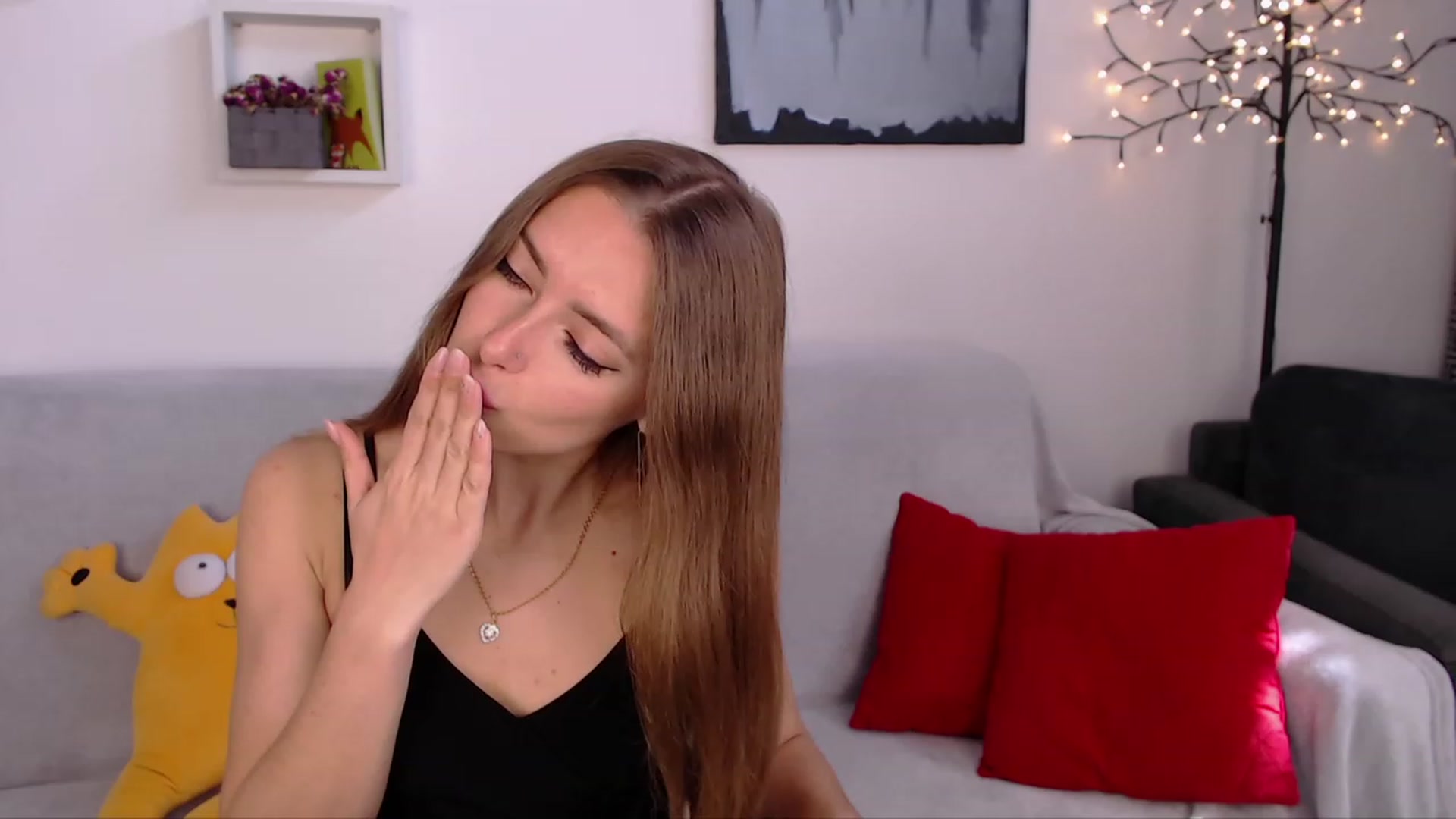 Gallery image thumbnail from SimonsWife's myfreecams stream on, 05/03/2023, 12:14 image 7 of 20