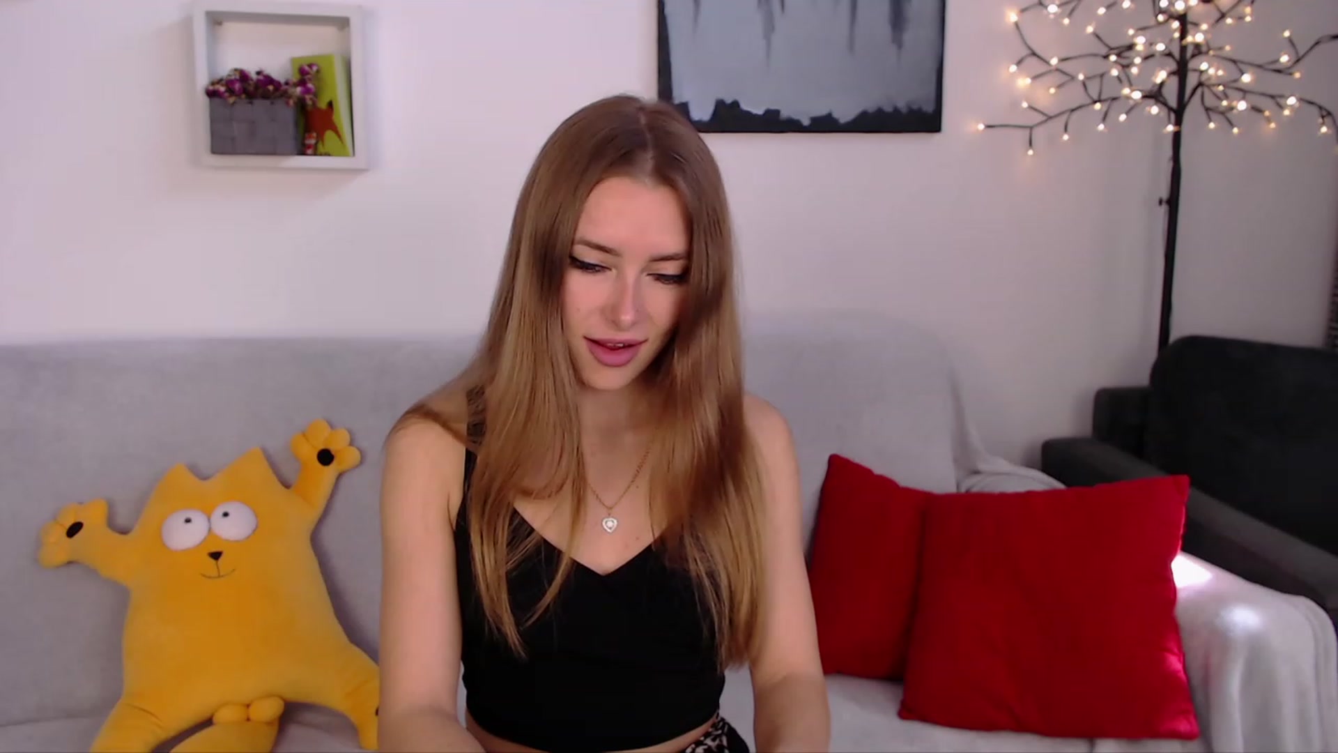 Gallery image thumbnail from SimonsWife's myfreecams stream on, 05/03/2023, 12:14 image 4 of 20