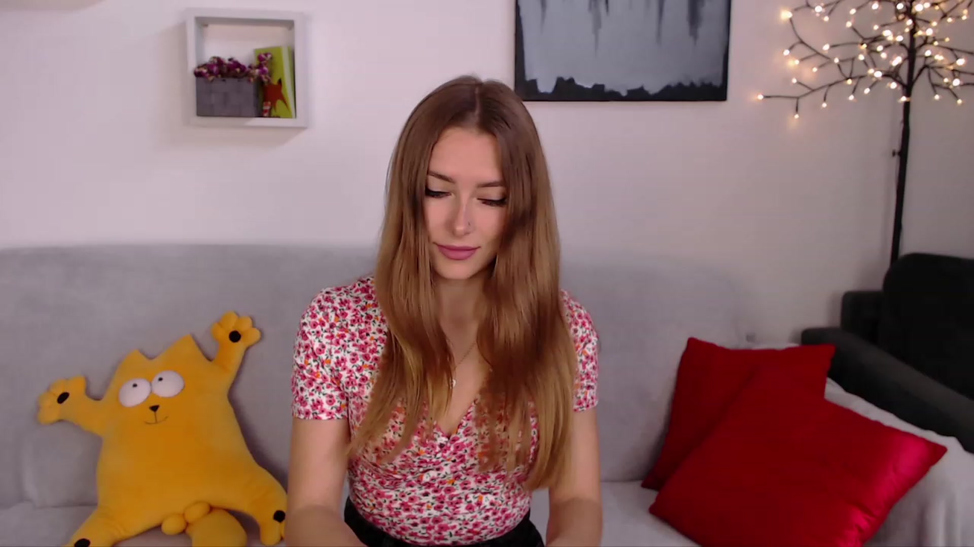 Gallery image thumbnail from SimonsWife's myfreecams stream on, 05/04/2023, 12:39 image 17 of 20