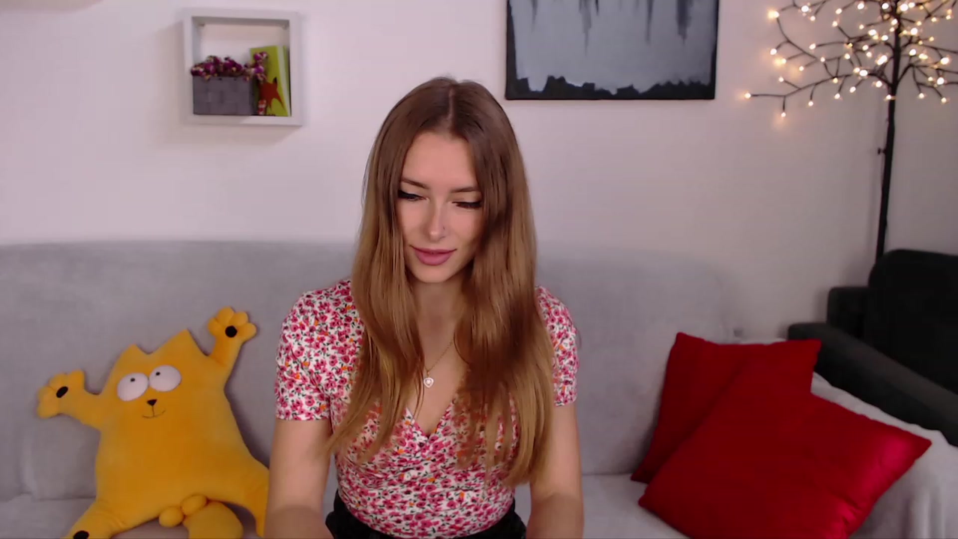Gallery image thumbnail from SimonsWife's myfreecams stream on, 05/04/2023, 12:39 image 16 of 20