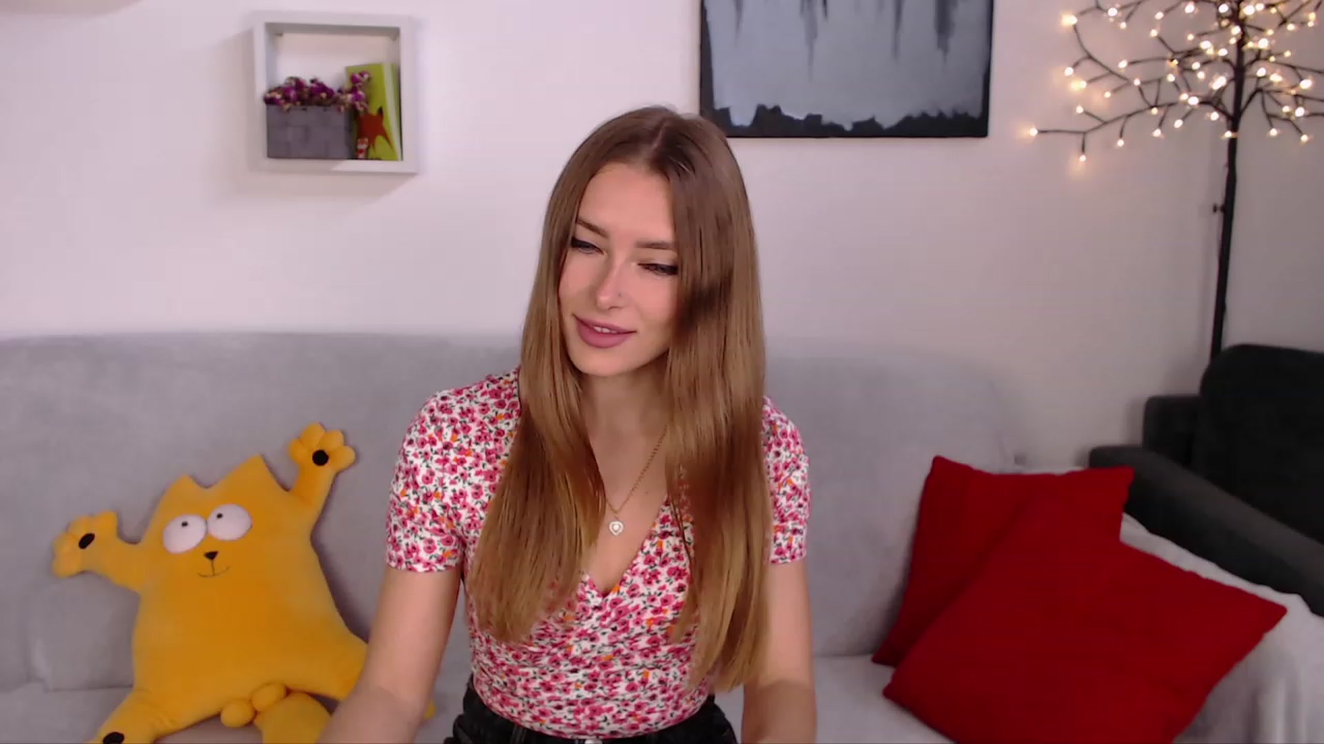 Gallery image thumbnail from SimonsWife's myfreecams stream on, 05/04/2023, 12:39 image 1 of 20