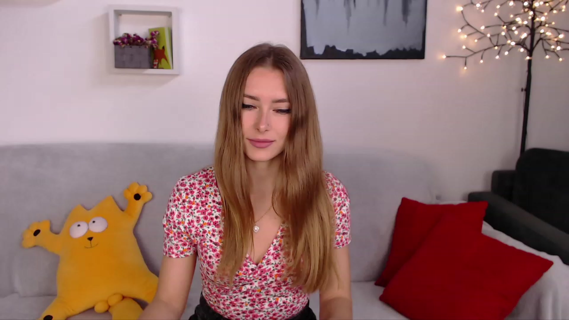 Gallery image thumbnail from SimonsWife's myfreecams stream on, 05/04/2023, 12:39 image 8 of 20