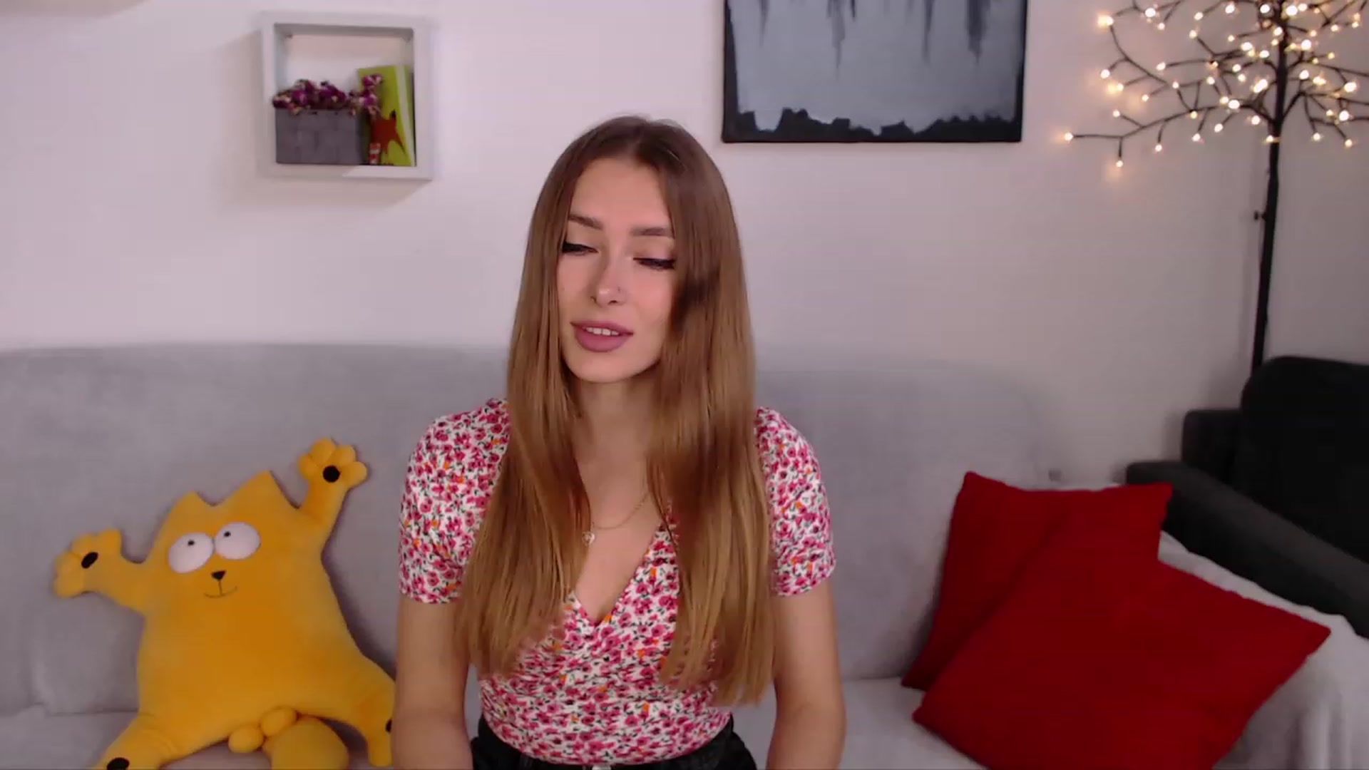 Gallery image thumbnail from SimonsWife's myfreecams stream on, 05/04/2023, 12:39 image 2 of 20