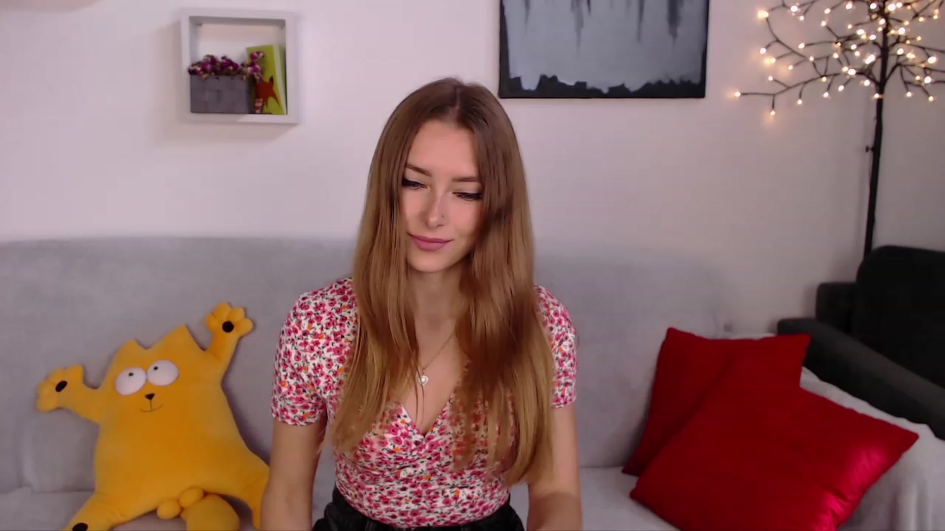 Gallery image thumbnail from SimonsWife's myfreecams stream on, 05/04/2023, 12:39 image 14 of 20