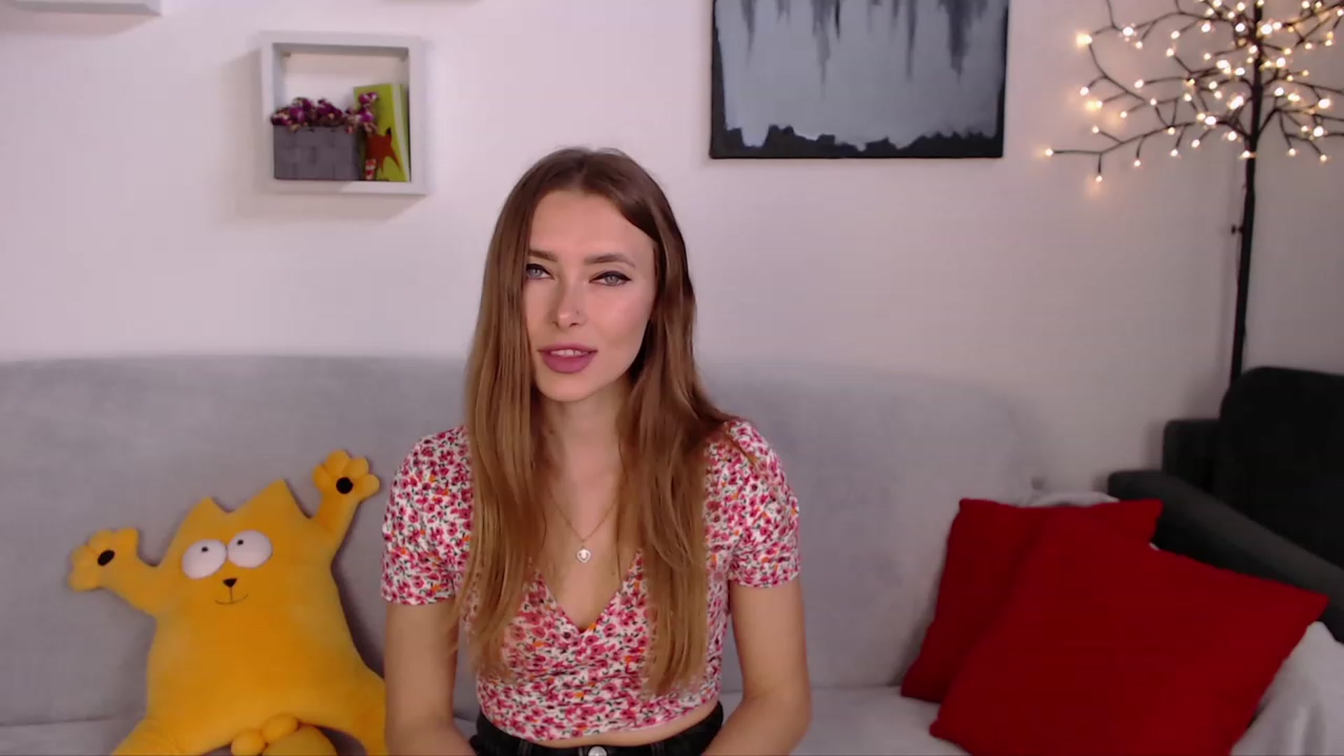 Gallery image thumbnail from SimonsWife's myfreecams stream on, 05/04/2023, 14:07 image 5 of 20
