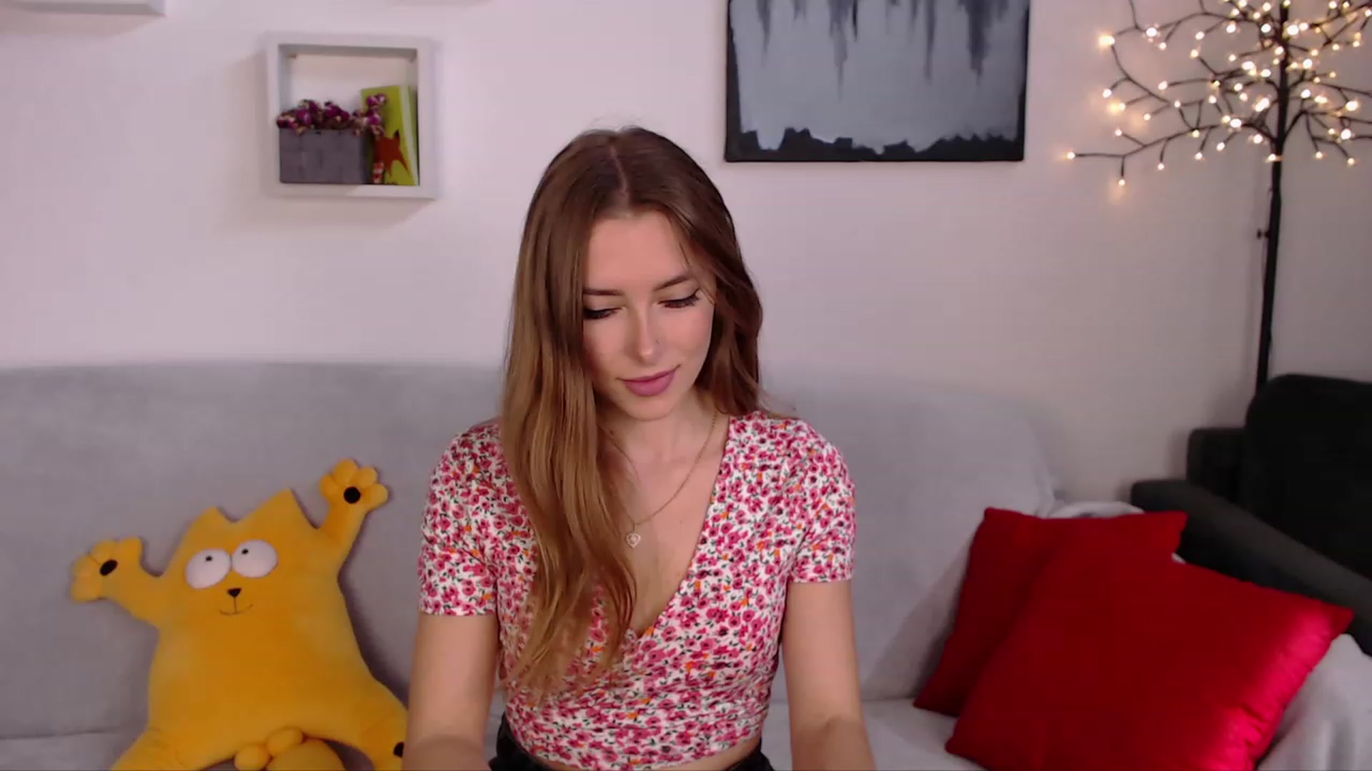 Gallery image thumbnail from SimonsWife's myfreecams stream on, 05/04/2023, 14:07 image 8 of 20