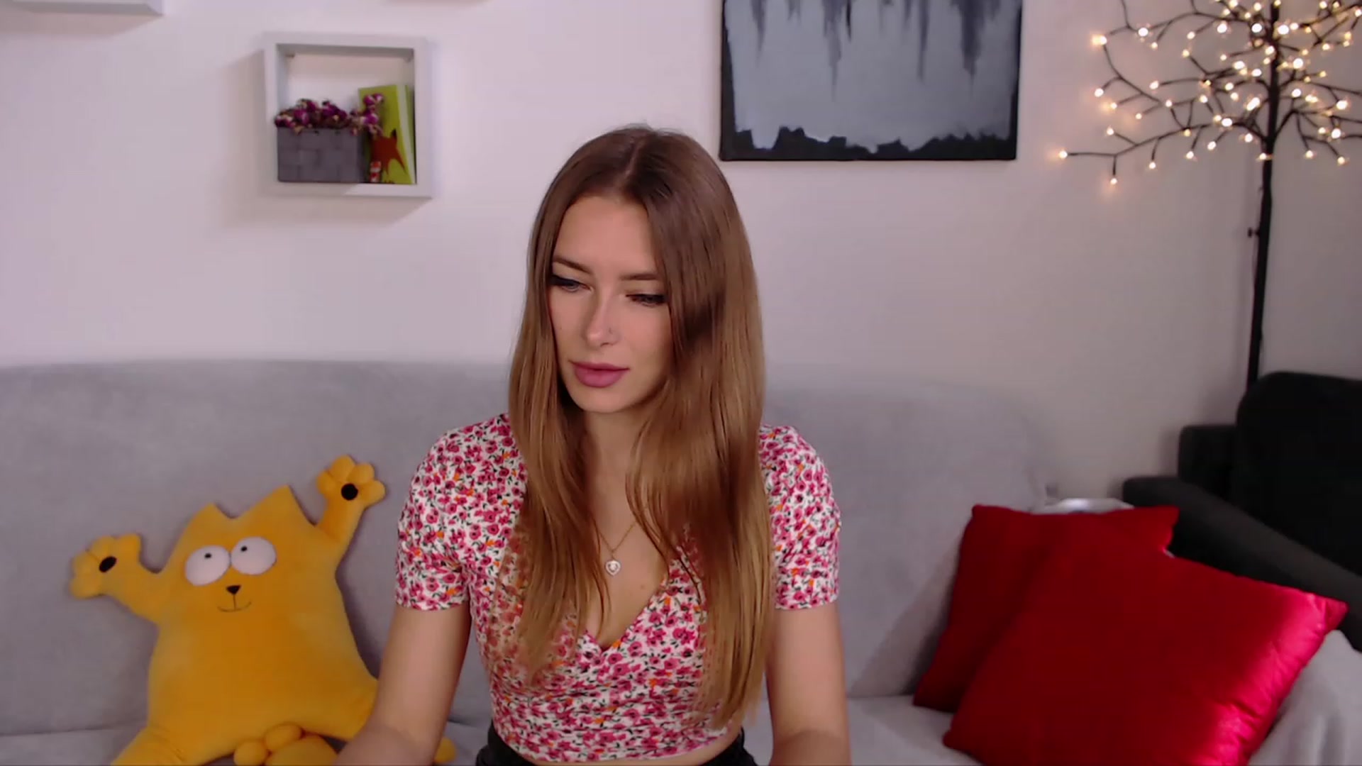 Gallery image thumbnail from SimonsWife's myfreecams stream on, 05/04/2023, 14:07 image 1 of 20