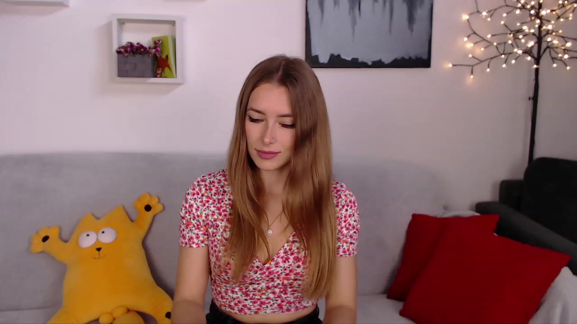 Gallery image thumbnail from SimonsWife's myfreecams stream on, 05/04/2023, 14:07 image 4 of 20