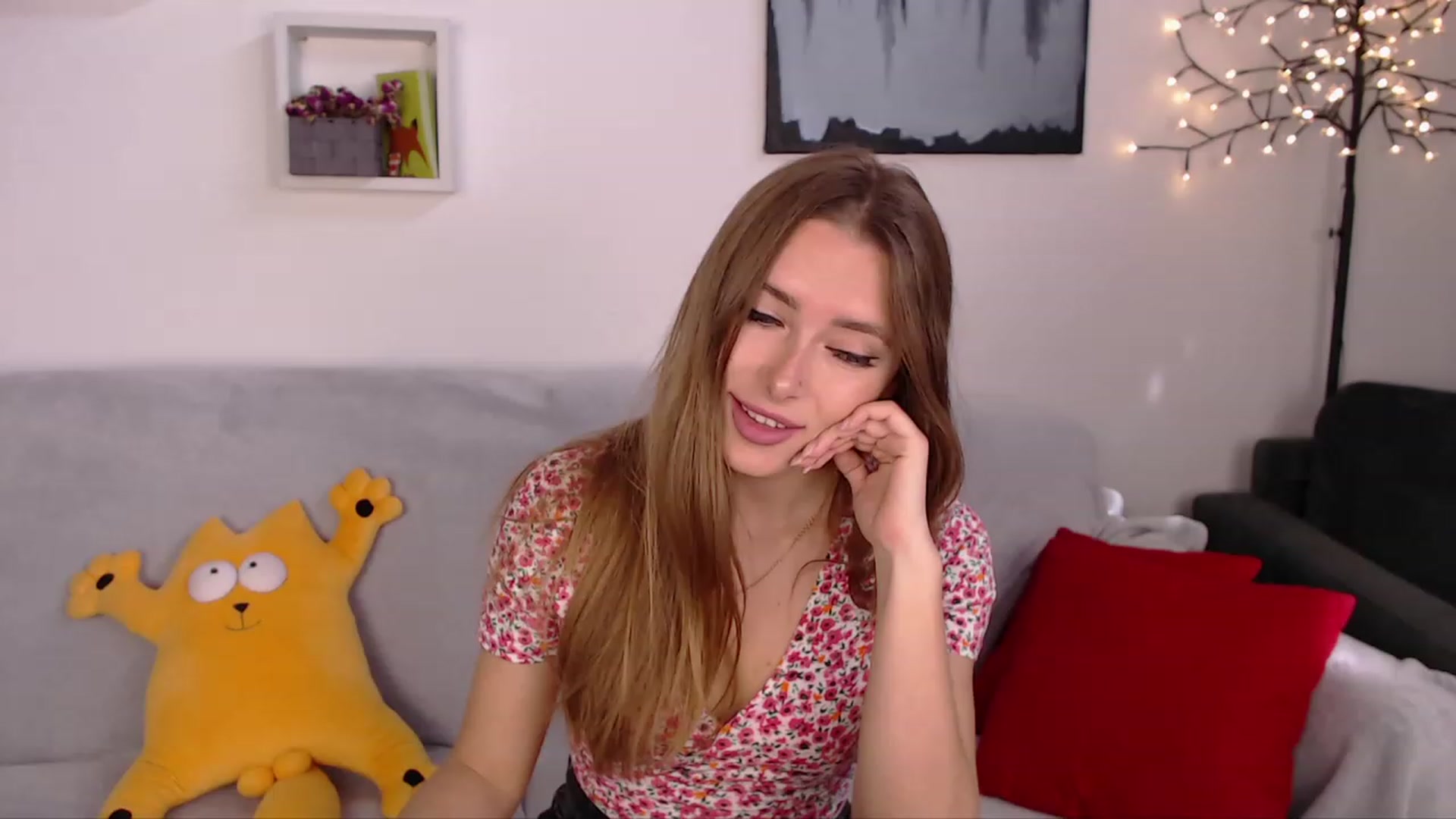 Gallery image thumbnail from SimonsWife's myfreecams stream on, 05/04/2023, 14:07 image 15 of 20