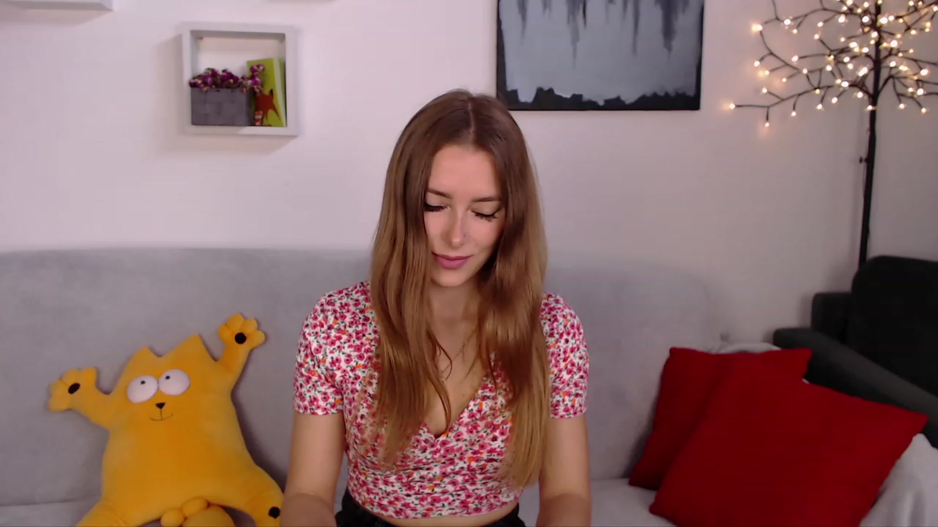 Gallery image thumbnail from SimonsWife's myfreecams stream on, 05/04/2023, 14:07 image 3 of 20