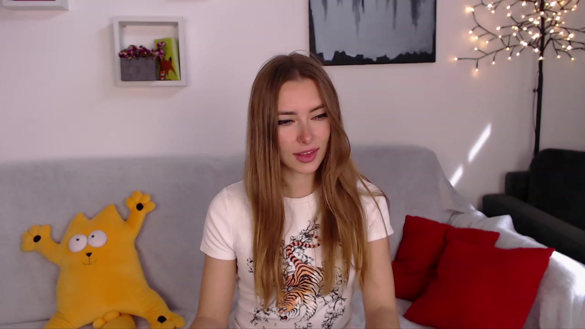 Gallery image thumbnail from SimonsWife's myfreecams stream on, 05/08/2023, 13:34 image 14 of 20