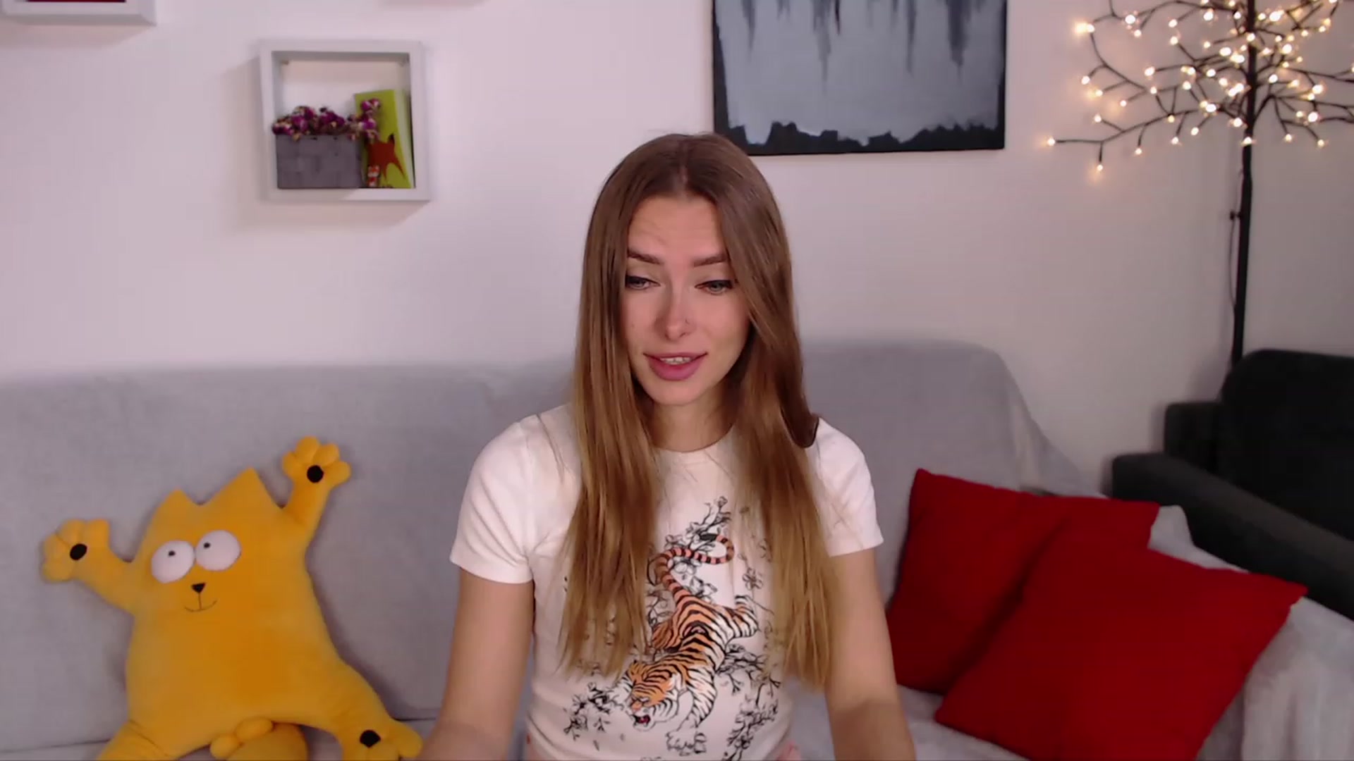 Gallery image thumbnail from SimonsWife's myfreecams stream on, 05/08/2023, 13:34 image 7 of 20