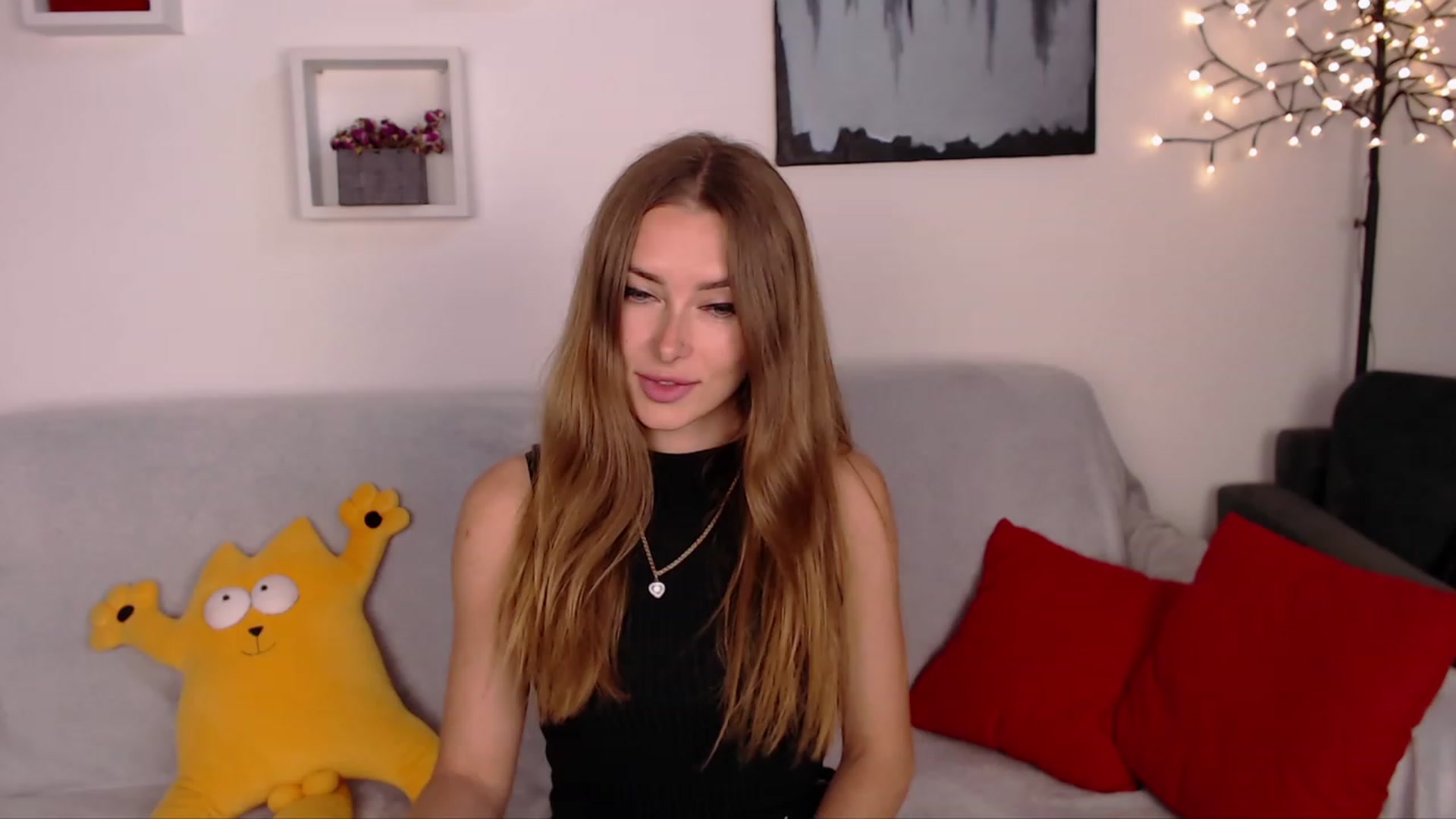 Gallery image thumbnail from SimonsWife's myfreecams stream on, 05/15/2023, 16:19 image 12 of 20