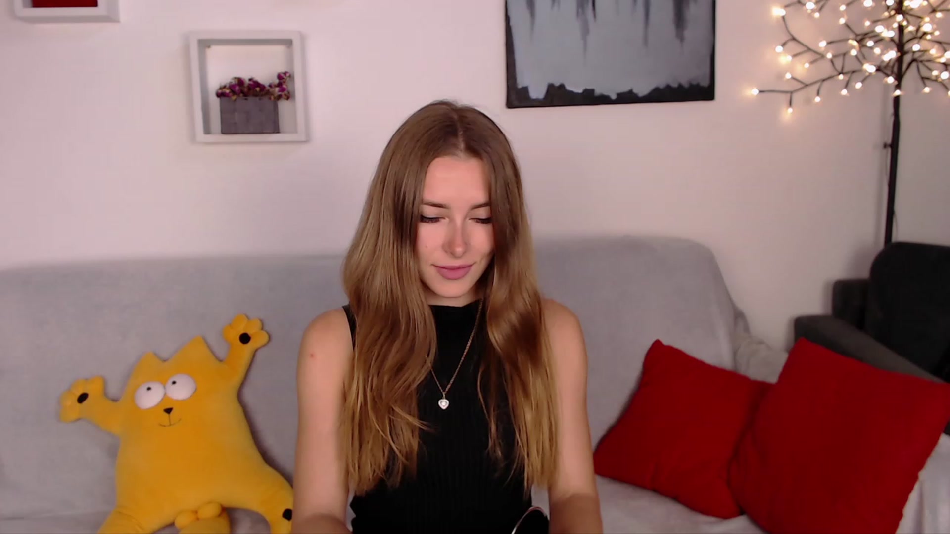 Gallery image thumbnail from SimonsWife's myfreecams stream on, 05/15/2023, 16:19 image 3 of 20