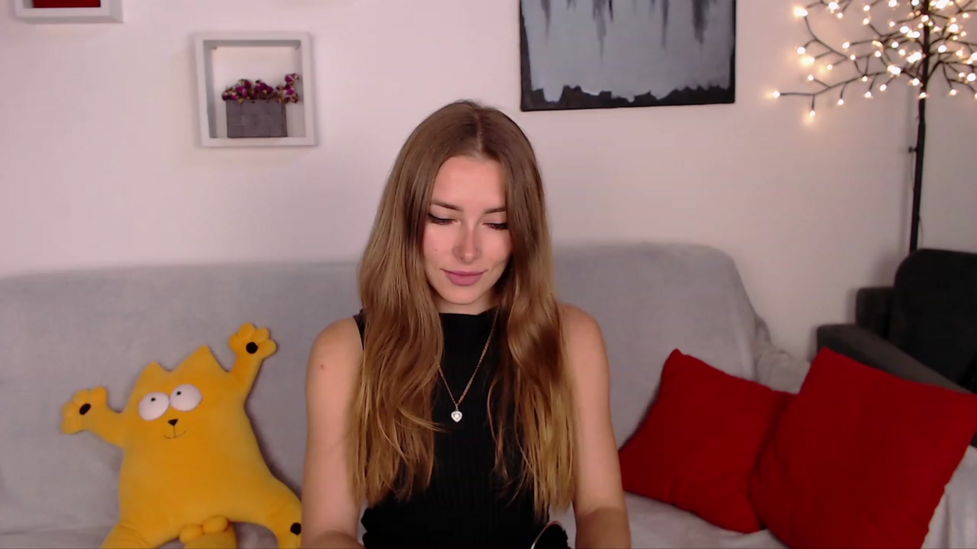 Gallery image thumbnail from SimonsWife's myfreecams stream on, 05/15/2023, 16:19 image 1 of 20