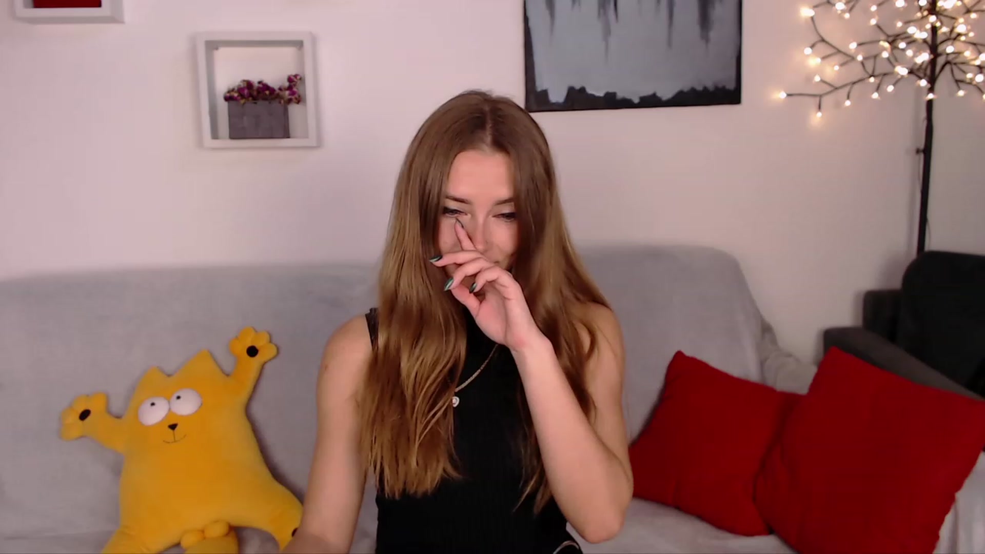 Gallery image thumbnail from SimonsWife's myfreecams stream on, 05/15/2023, 16:19 image 14 of 20