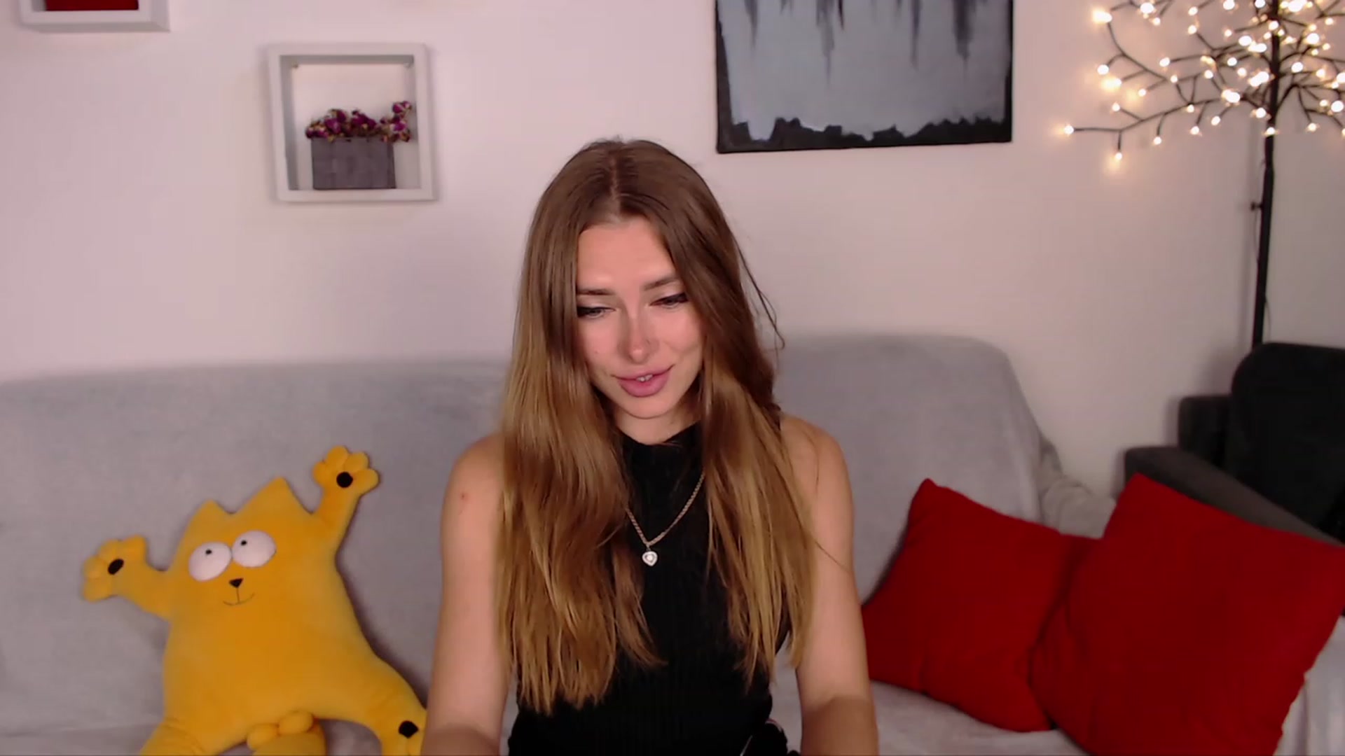 Gallery image thumbnail from SimonsWife's myfreecams stream on, 05/15/2023, 16:19 image 20 of 20