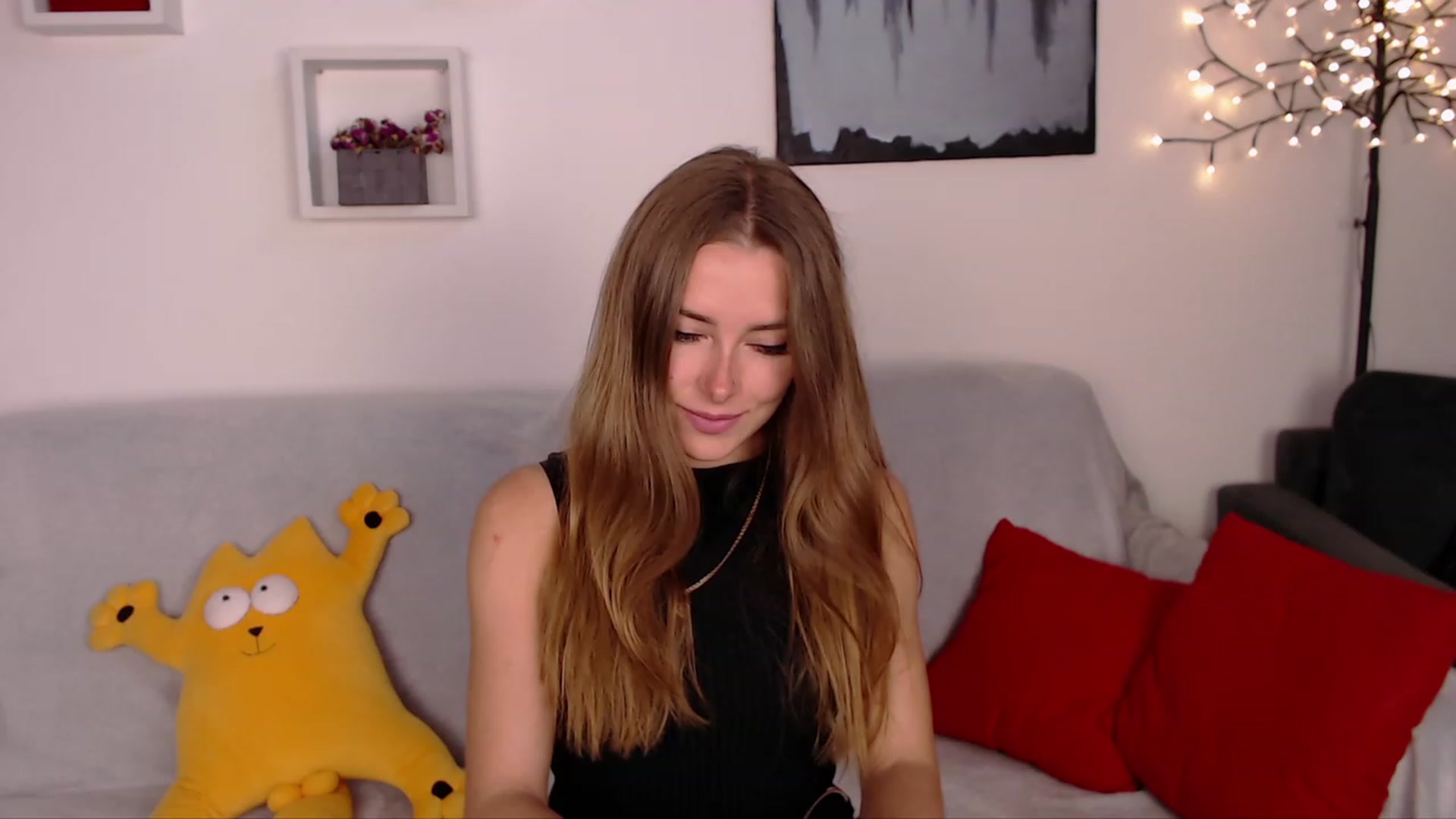 Gallery image thumbnail from SimonsWife's myfreecams stream on, 05/15/2023, 16:19 image 19 of 20