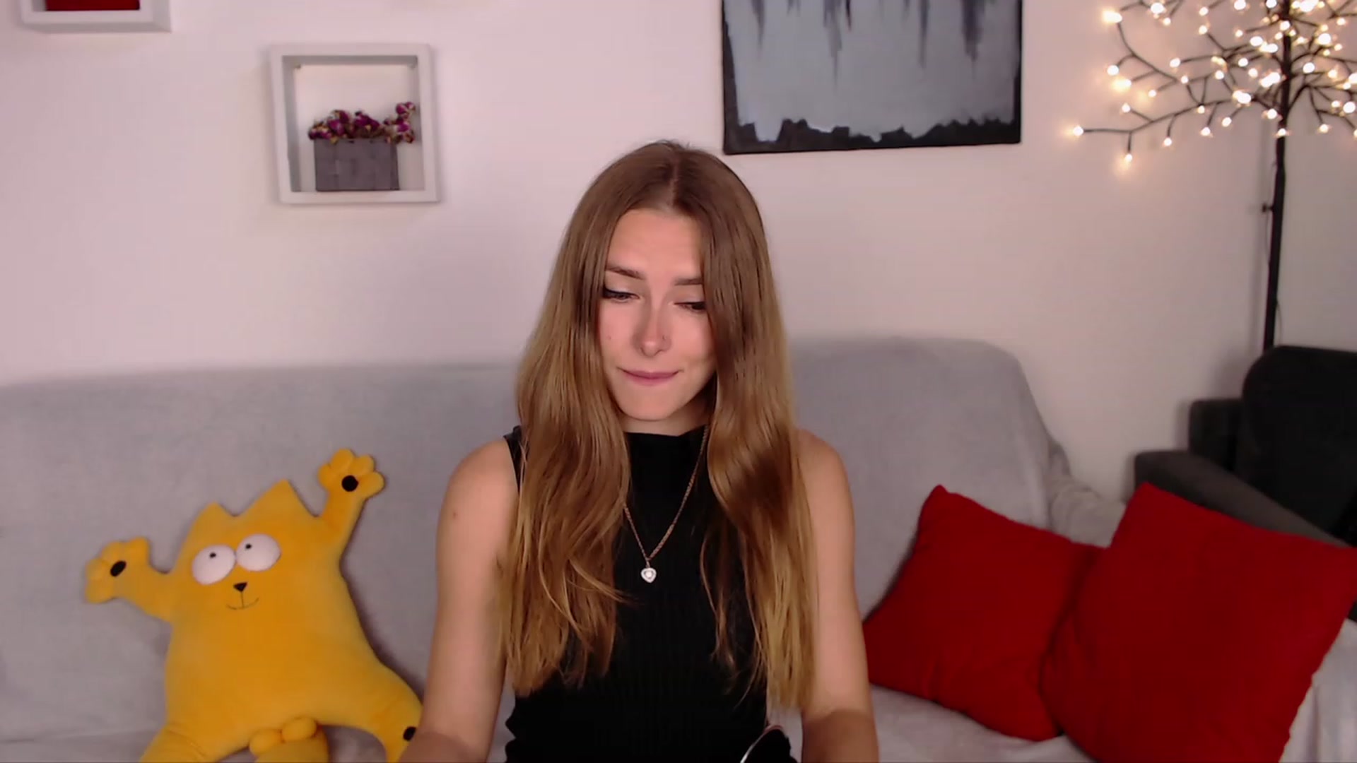 Gallery image thumbnail from SimonsWife's myfreecams stream on, 05/15/2023, 16:19 image 2 of 20