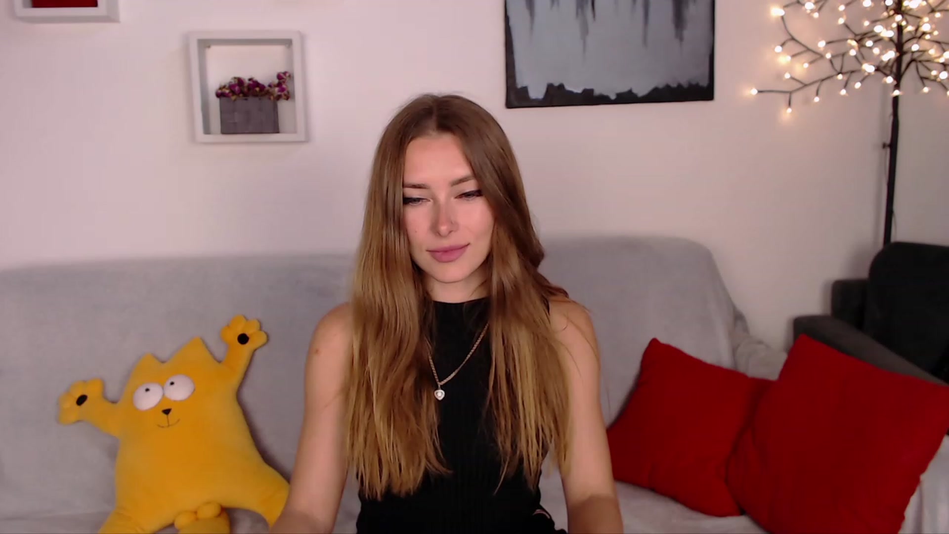Gallery image thumbnail from SimonsWife's myfreecams stream on, 05/15/2023, 16:19 image 15 of 20
