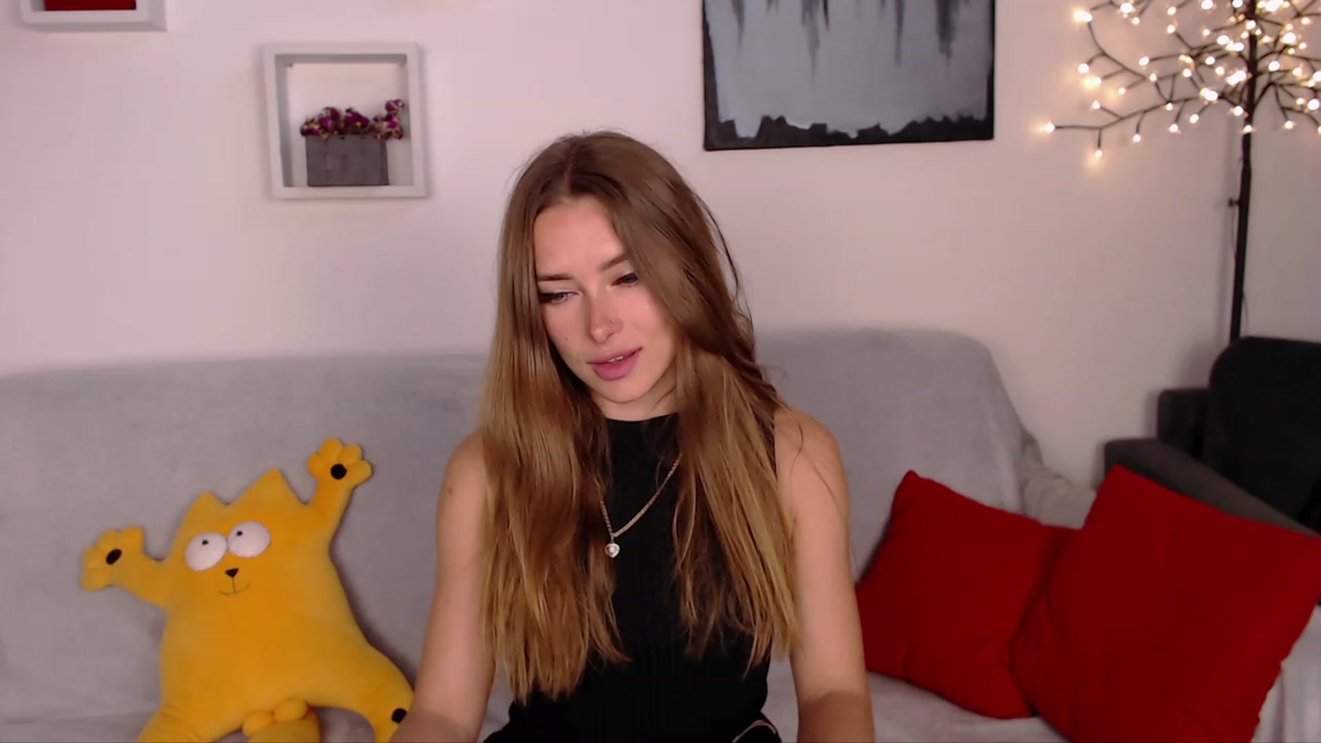 Gallery image thumbnail from SimonsWife's myfreecams stream on, 05/15/2023, 16:19 image 18 of 20