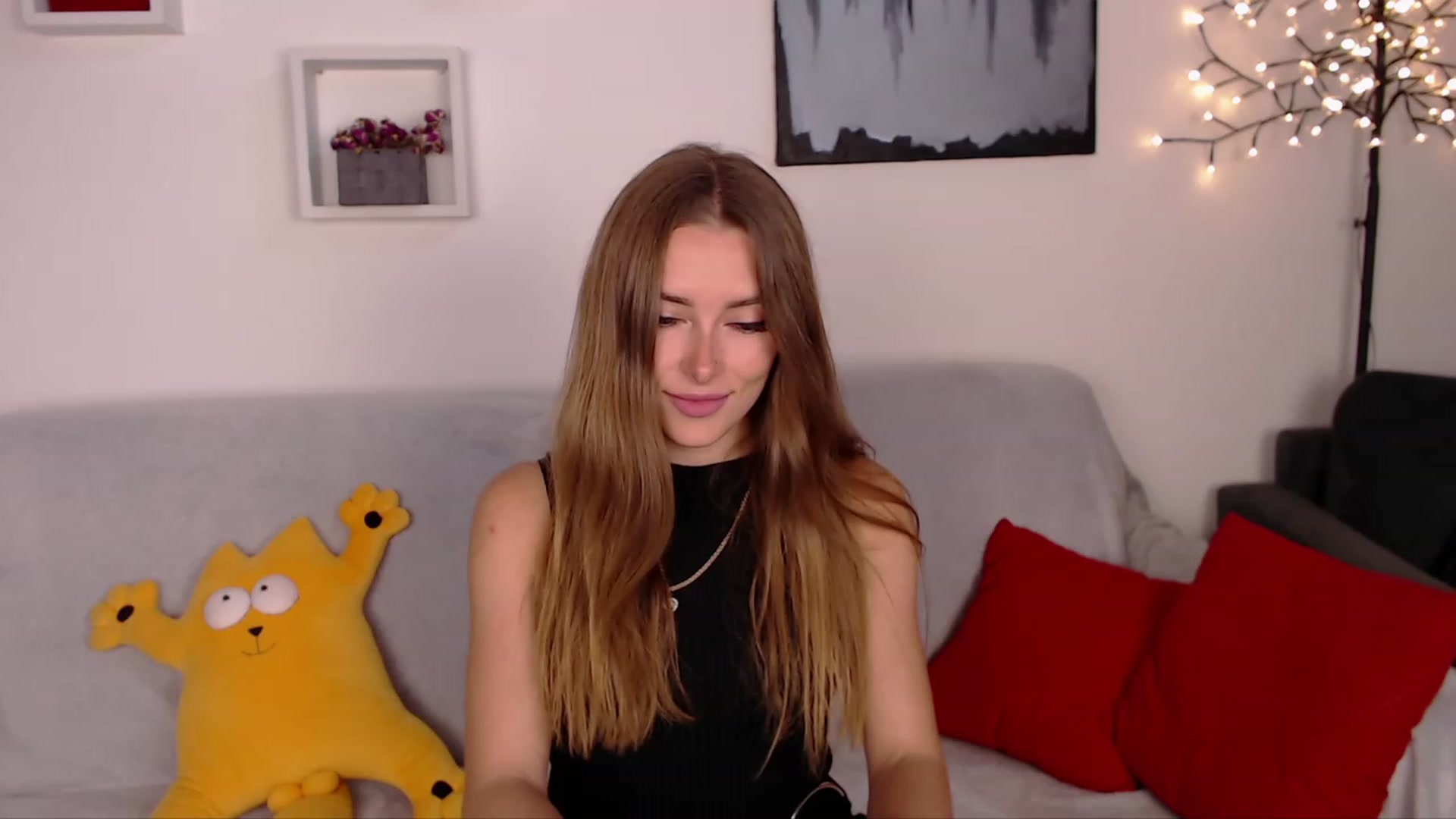 Gallery image thumbnail from SimonsWife's myfreecams stream on, 05/15/2023, 16:19 image 17 of 20