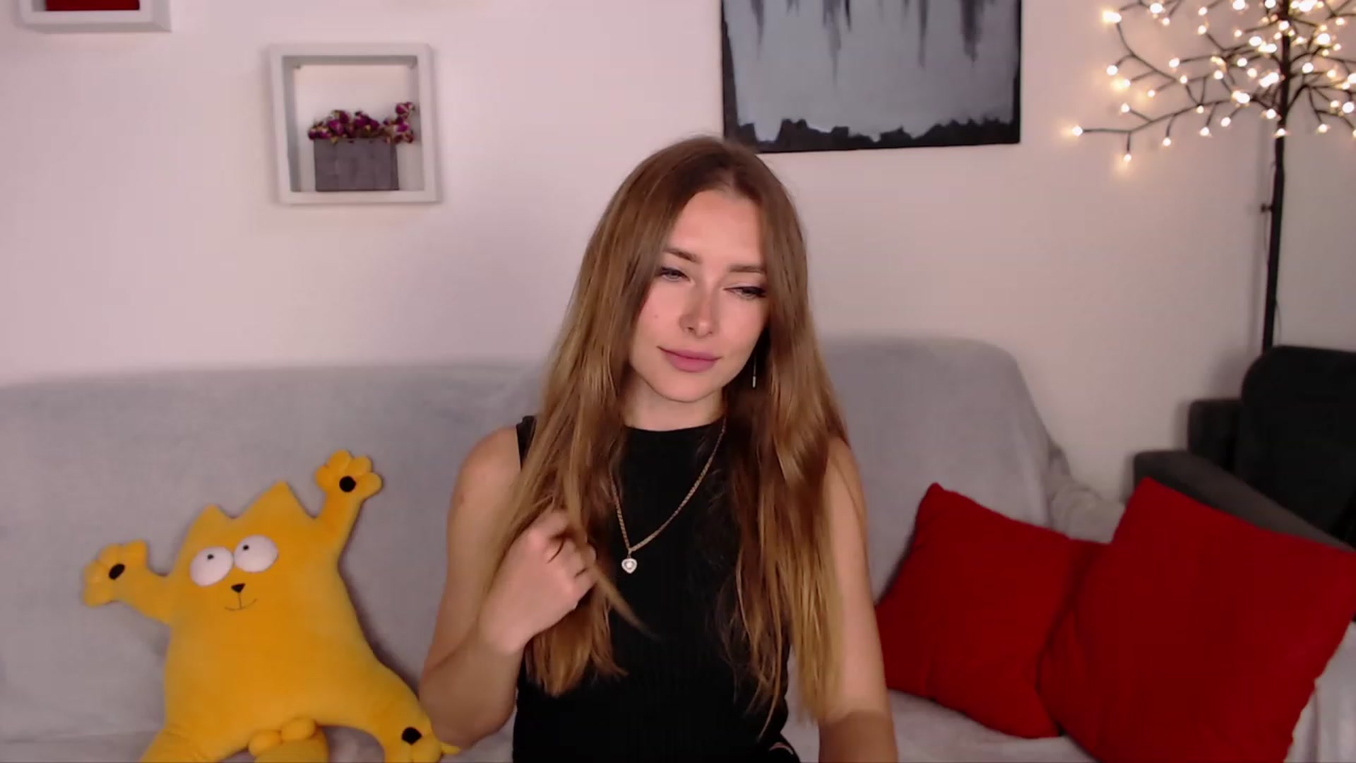 Gallery image thumbnail from SimonsWife's myfreecams stream on, 05/15/2023, 16:19 image 13 of 20