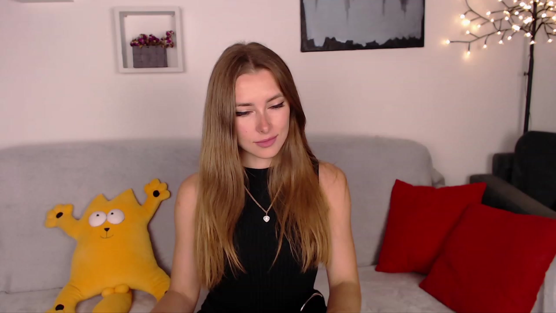 Gallery image thumbnail from SimonsWife's myfreecams stream on, 05/15/2023, 17:25 image 5 of 20