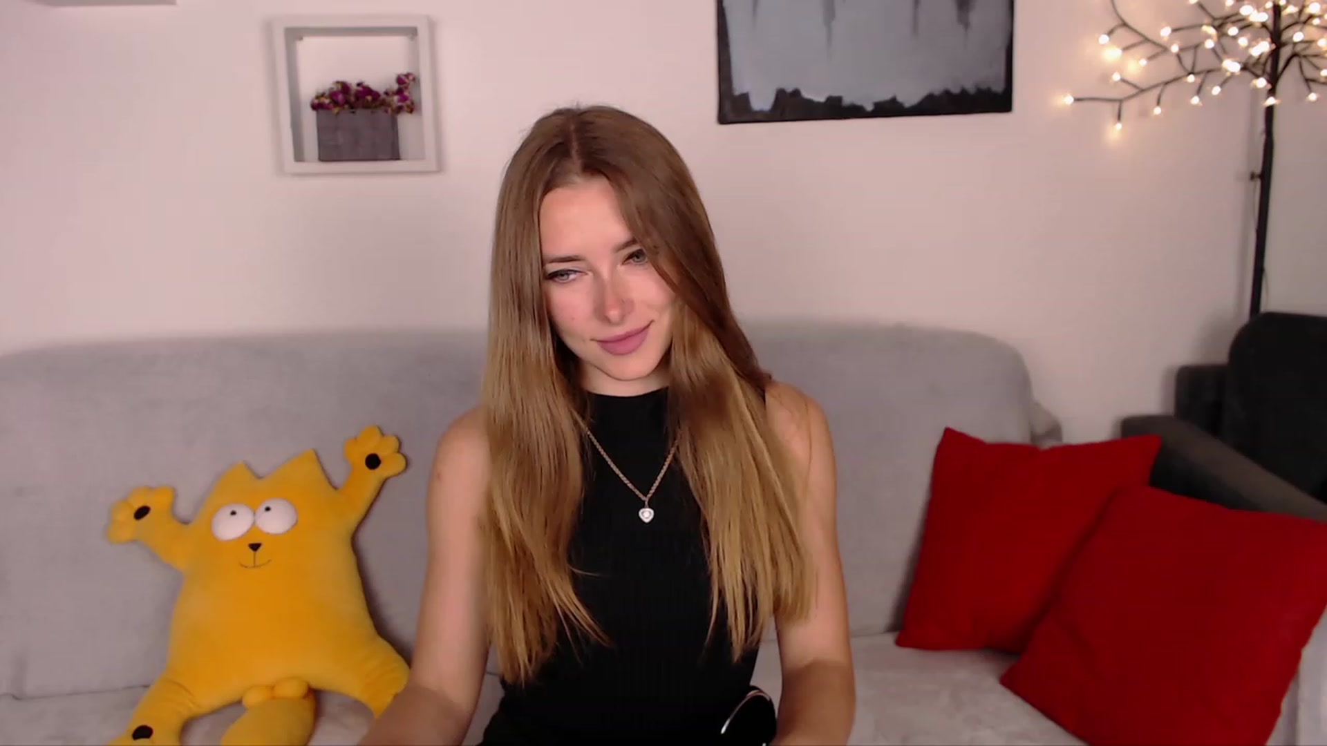 Gallery image thumbnail from SimonsWife's myfreecams stream on, 05/15/2023, 17:25 image 4 of 20