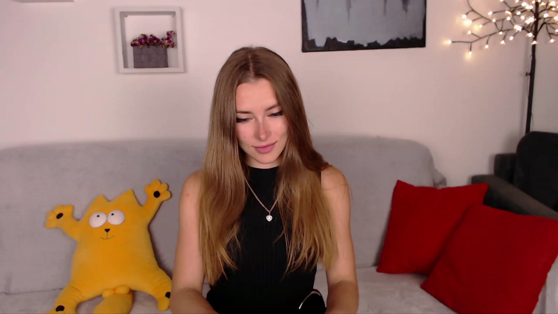 Gallery image thumbnail from SimonsWife's myfreecams stream on, 05/15/2023, 17:25 image 9 of 20