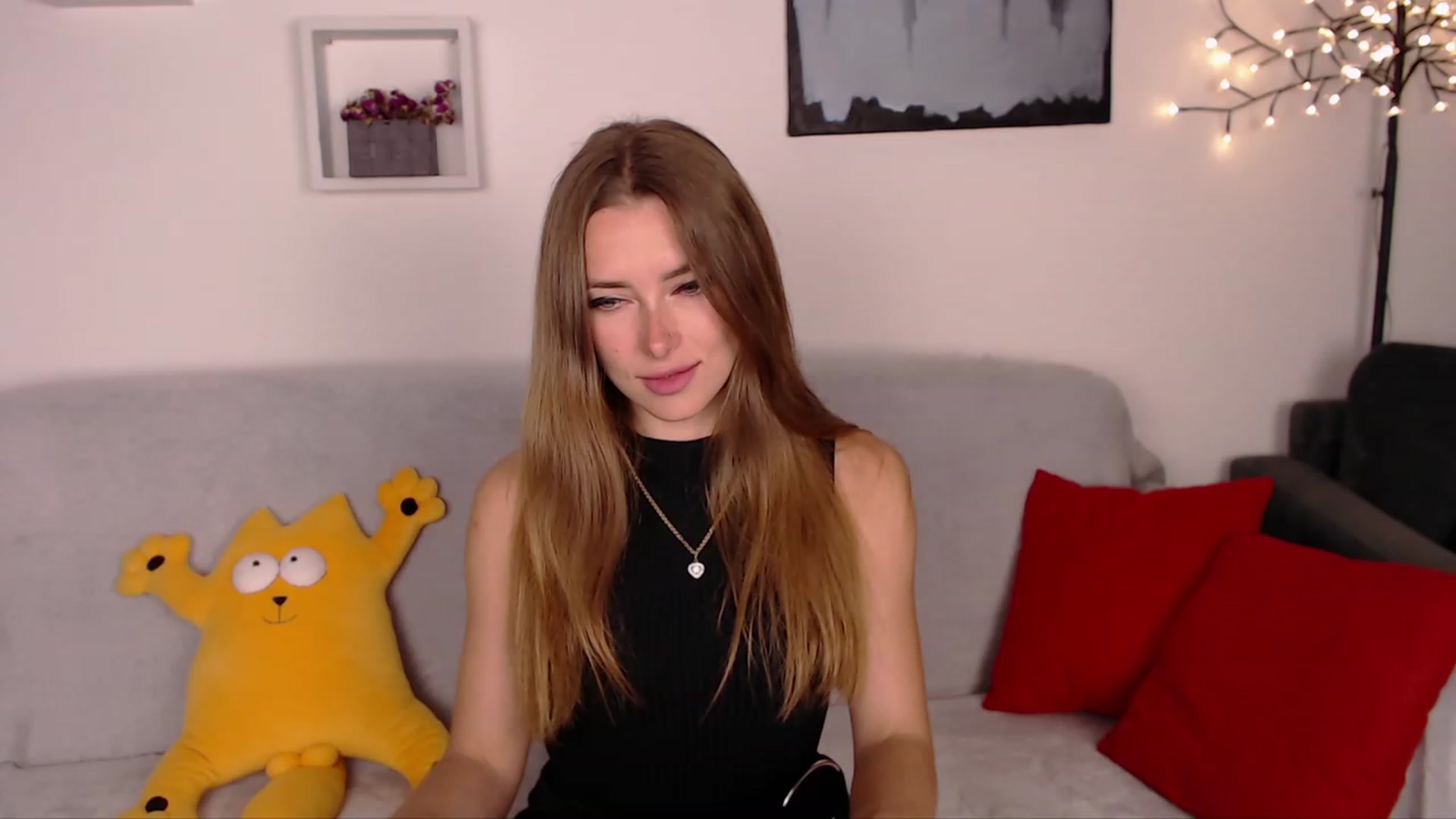 Gallery image thumbnail from SimonsWife's myfreecams stream on, 05/15/2023, 17:25 image 6 of 20