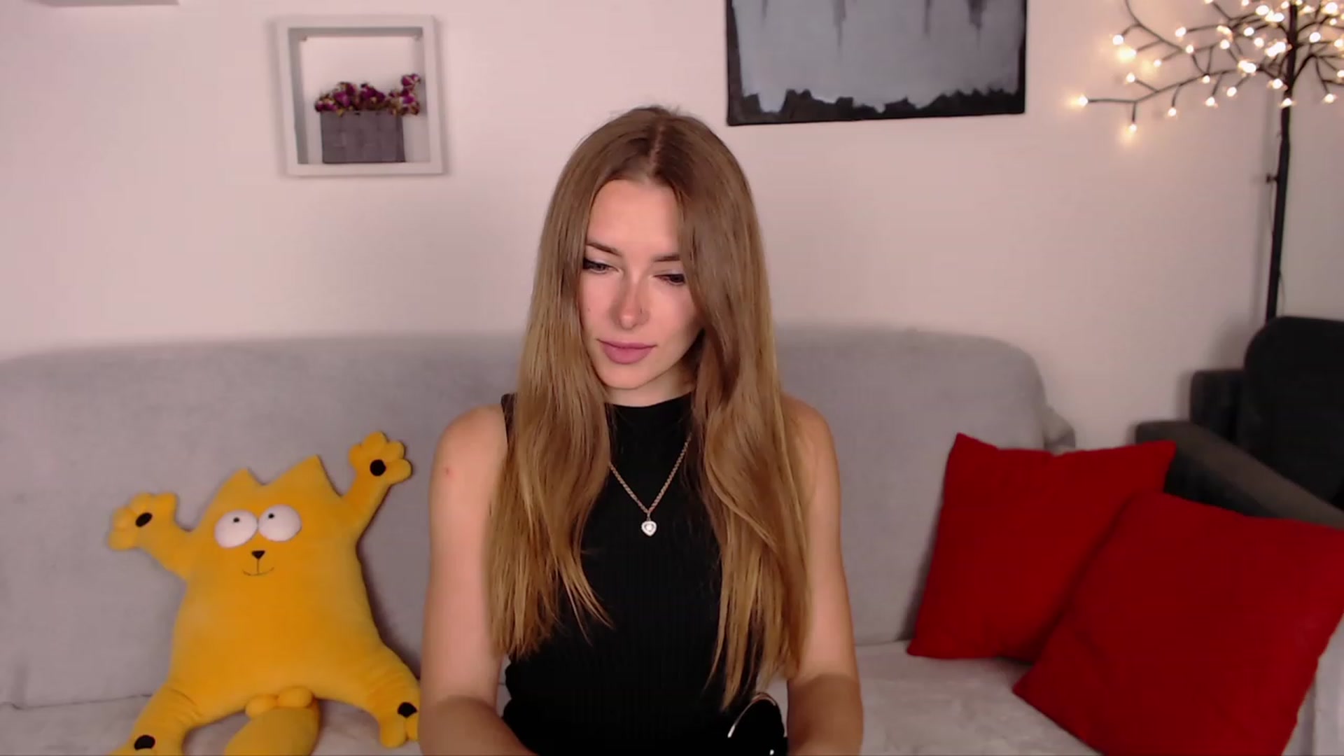Gallery image thumbnail from SimonsWife's myfreecams stream on, 05/15/2023, 17:25 image 2 of 20