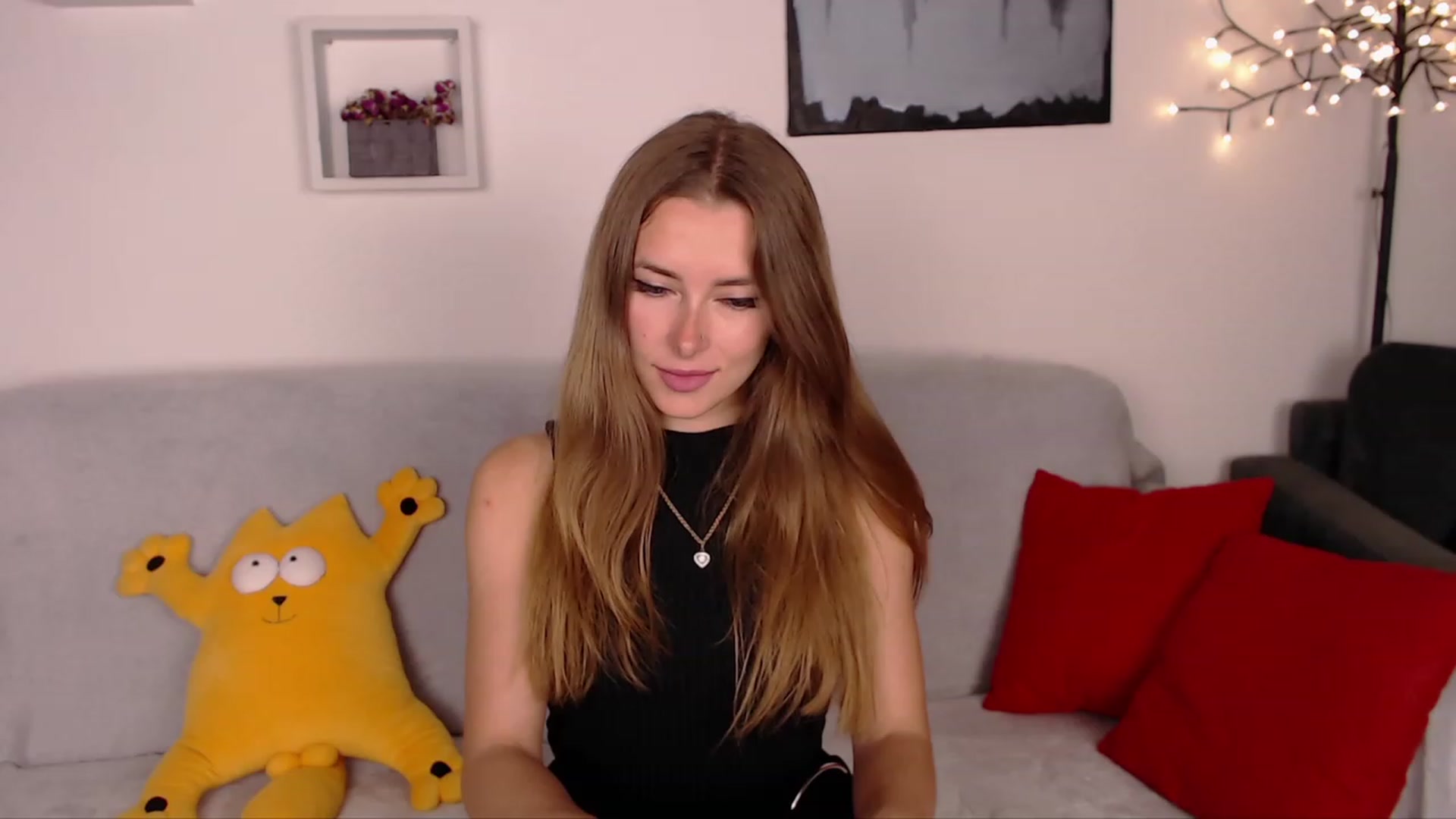 Gallery image thumbnail from SimonsWife's myfreecams stream on, 05/15/2023, 17:25 image 17 of 20