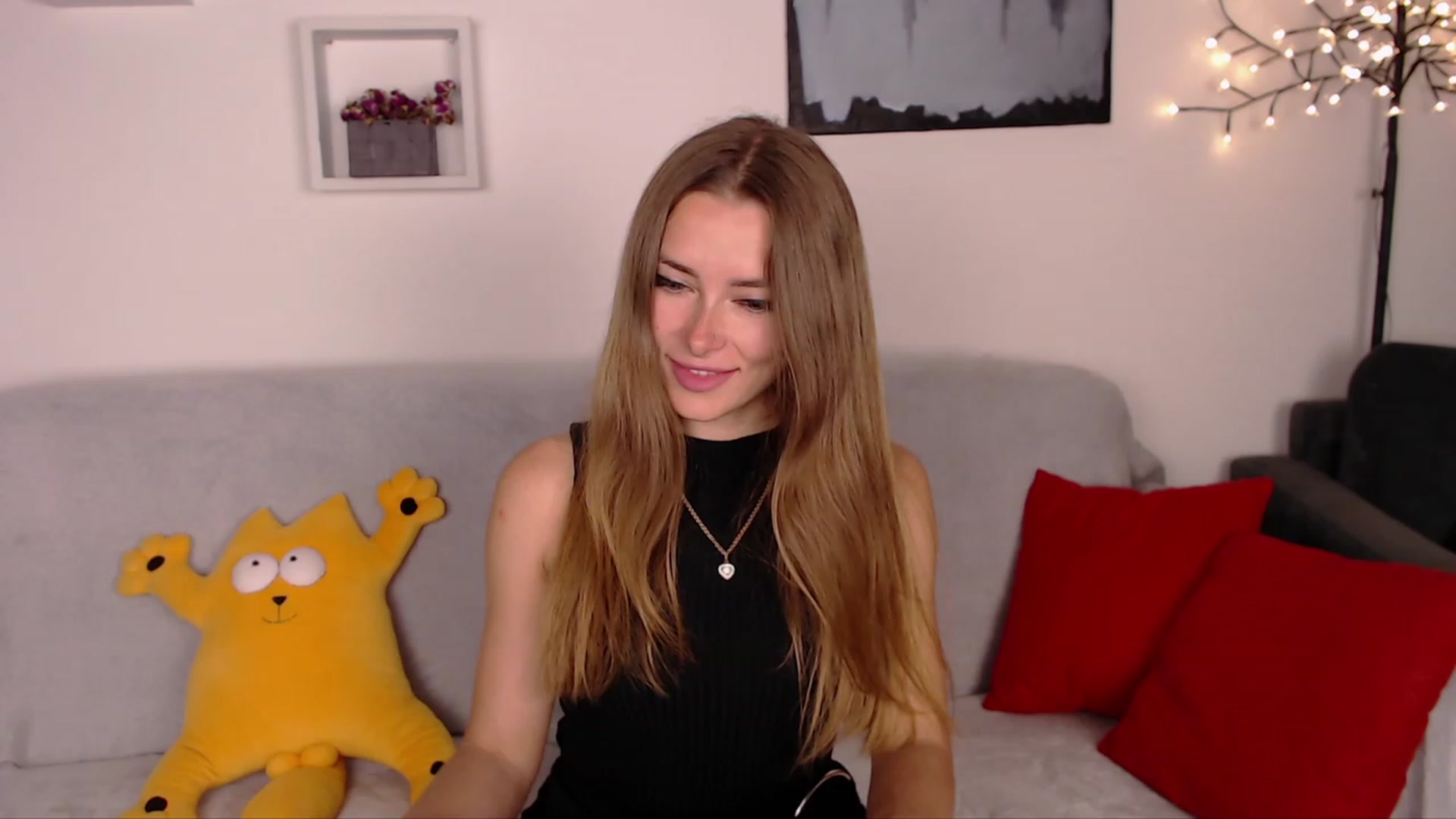 Gallery image thumbnail from SimonsWife's myfreecams stream on, 05/15/2023, 17:25 image 19 of 20
