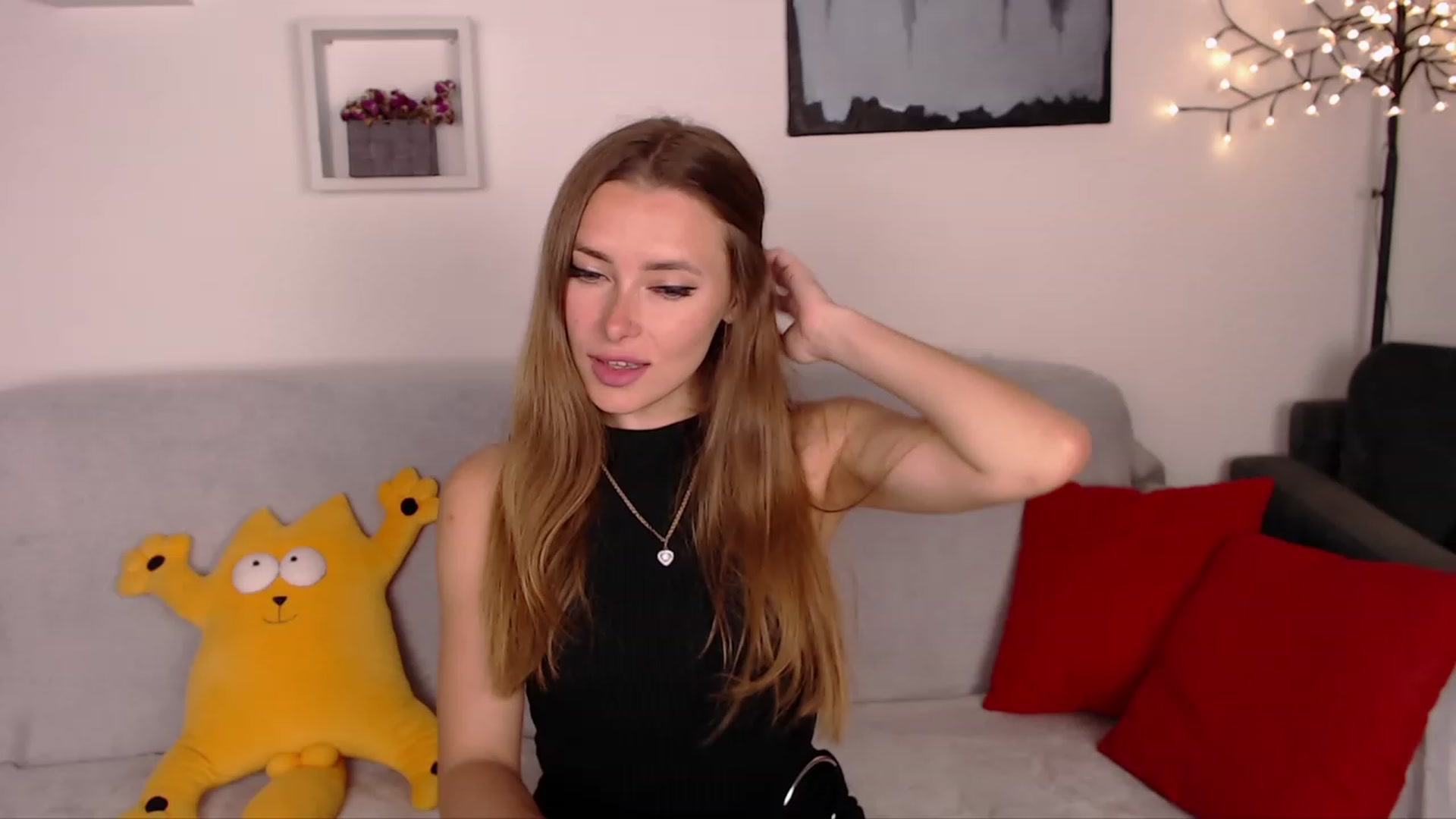 Gallery image thumbnail from SimonsWife's myfreecams stream on, 05/15/2023, 17:25 image 7 of 20