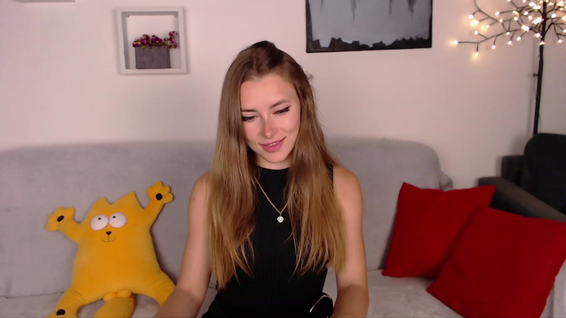 Gallery image thumbnail from SimonsWife's myfreecams stream on, 05/15/2023, 17:25 image 14 of 20