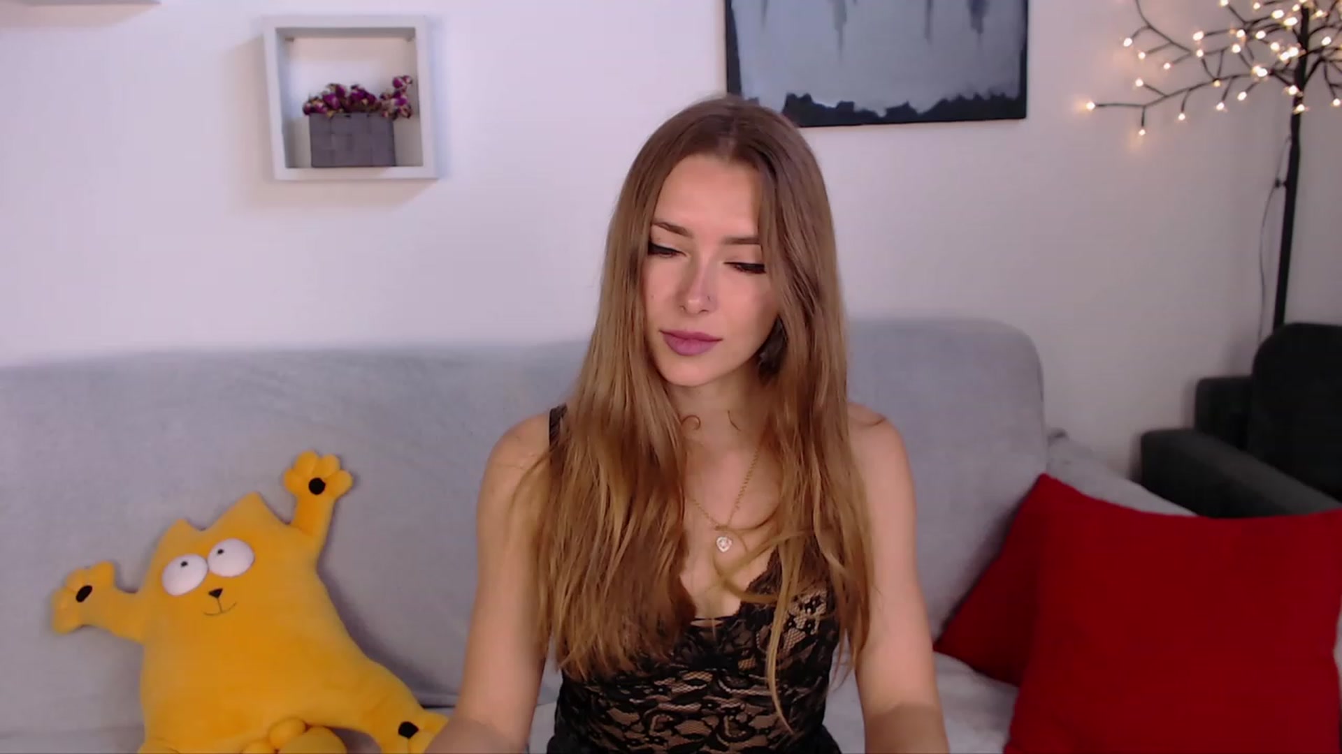 Gallery image thumbnail from SimonsWife's myfreecams stream on, 05/22/2023, 13:43 image 8 of 20