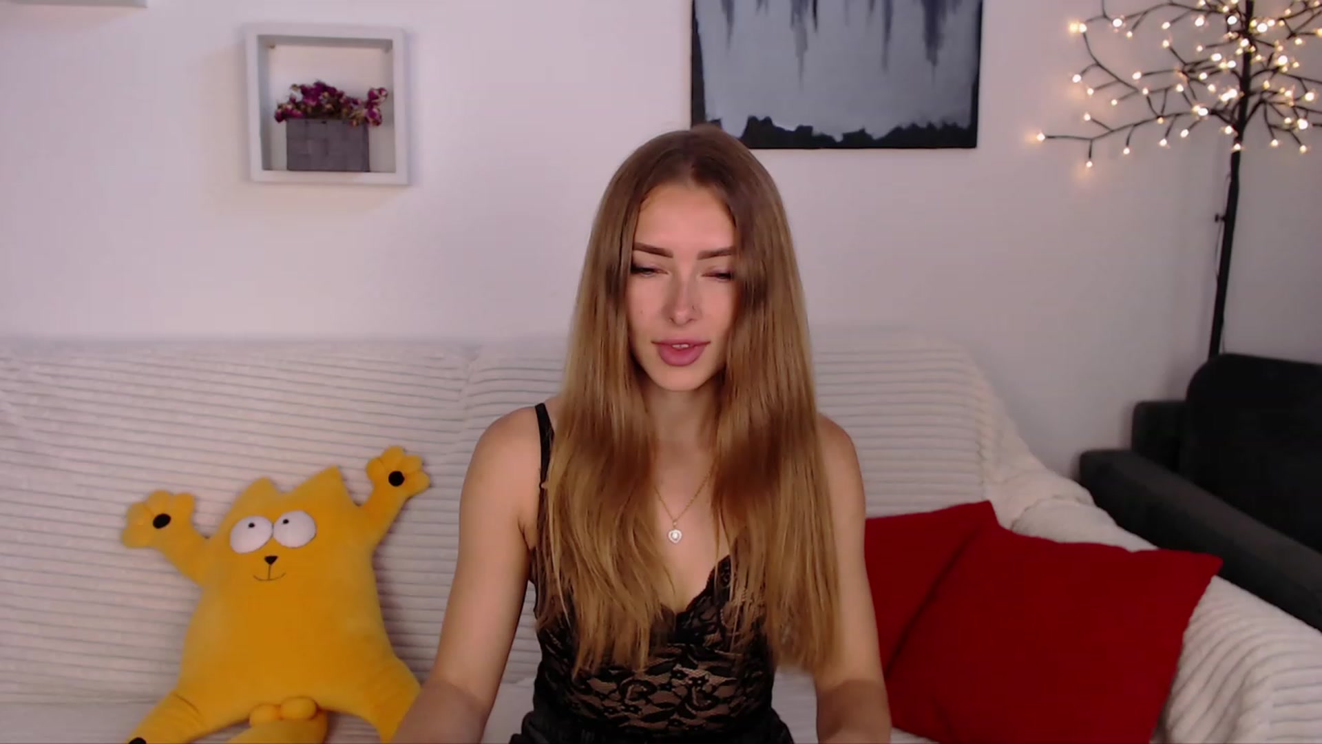 Gallery image thumbnail from SimonsWife's myfreecams stream on, 05/31/2023, 10:06 image 4 of 20