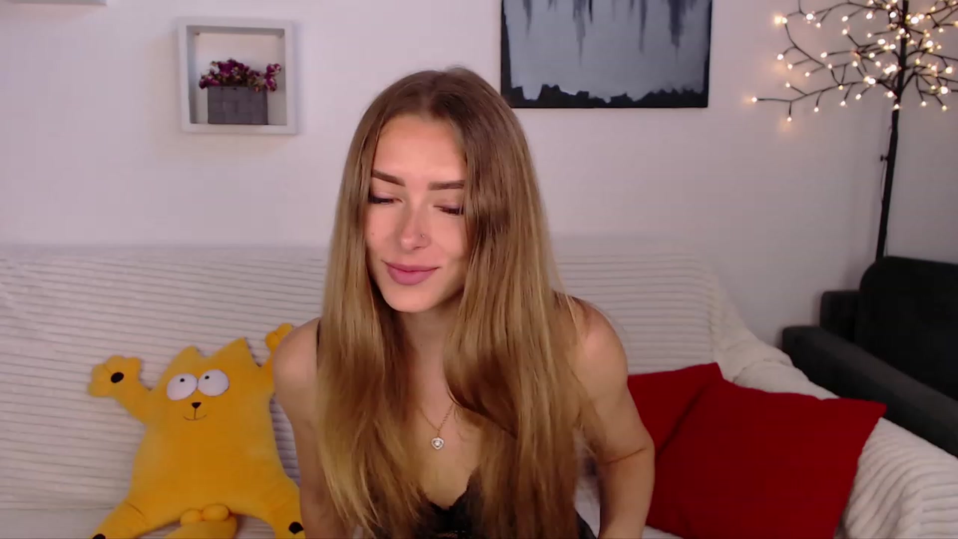 Gallery image thumbnail from SimonsWife's myfreecams stream on, 05/31/2023, 10:06 image 10 of 20