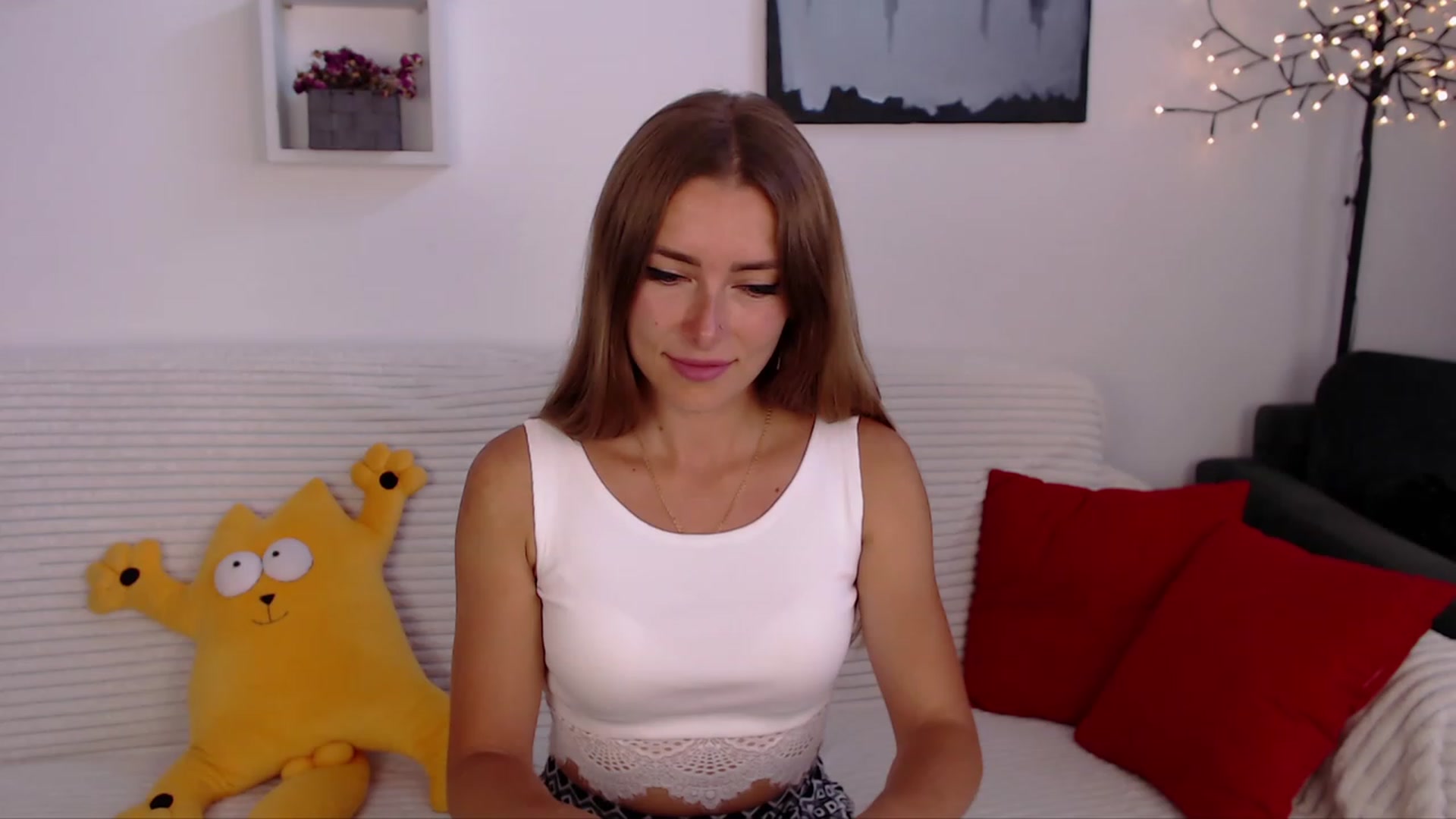 Gallery image thumbnail from SimonsWife's myfreecams stream on, 06/19/2023, 12:10 image 2 of 20