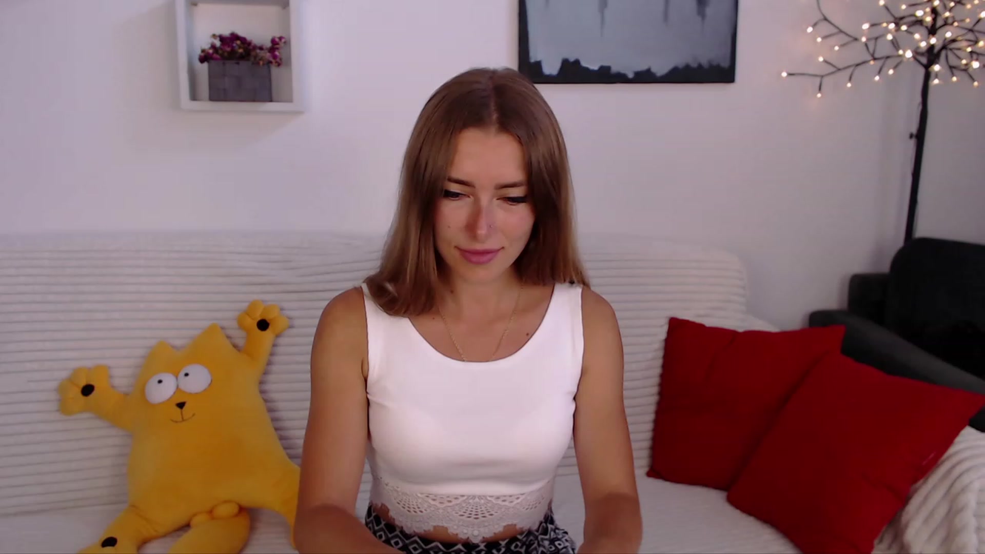 Gallery image thumbnail from SimonsWife's myfreecams stream on, 06/19/2023, 12:10 image 5 of 20