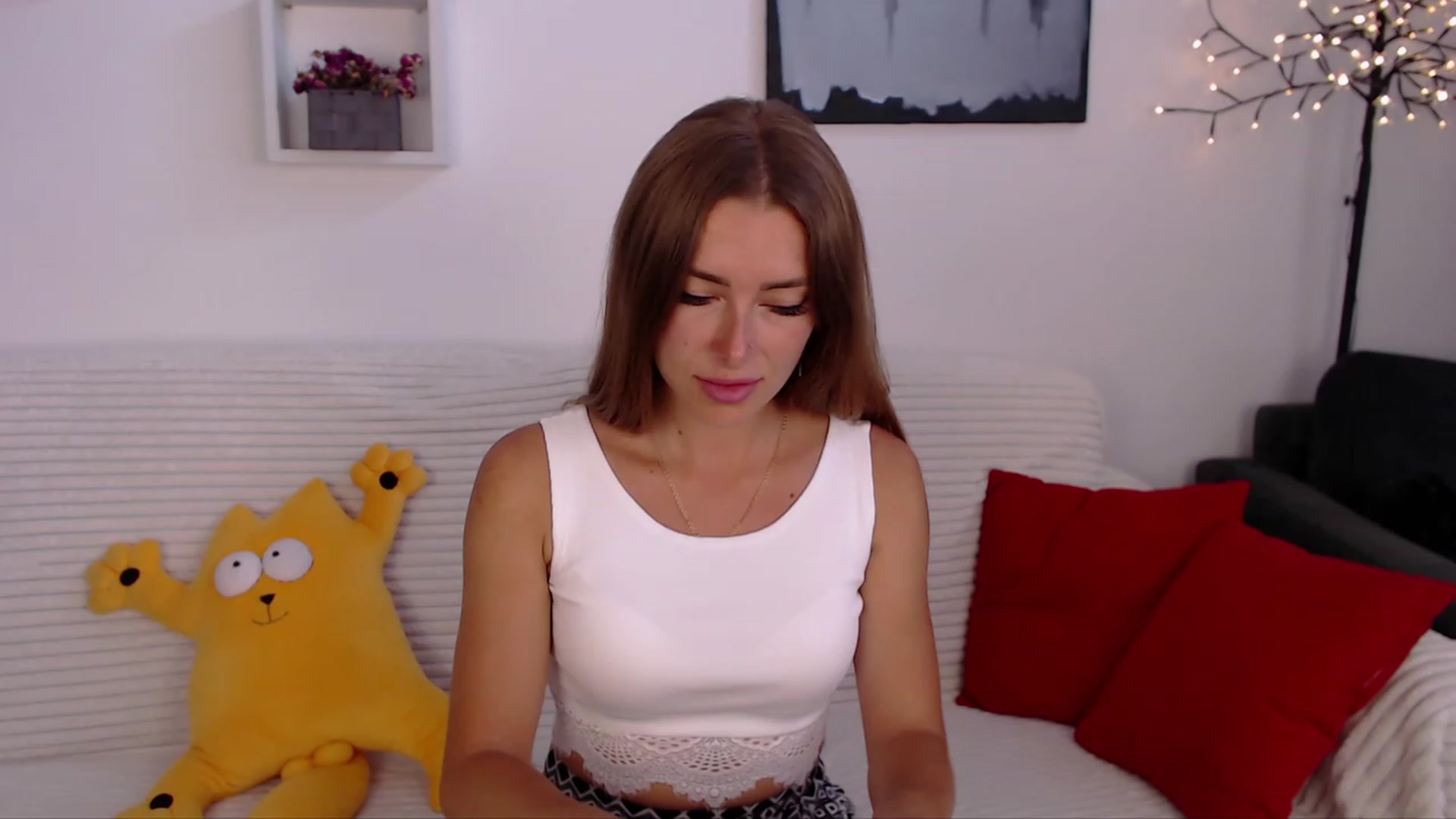 Gallery image thumbnail from SimonsWife's myfreecams stream on, 06/19/2023, 12:10 image 1 of 20